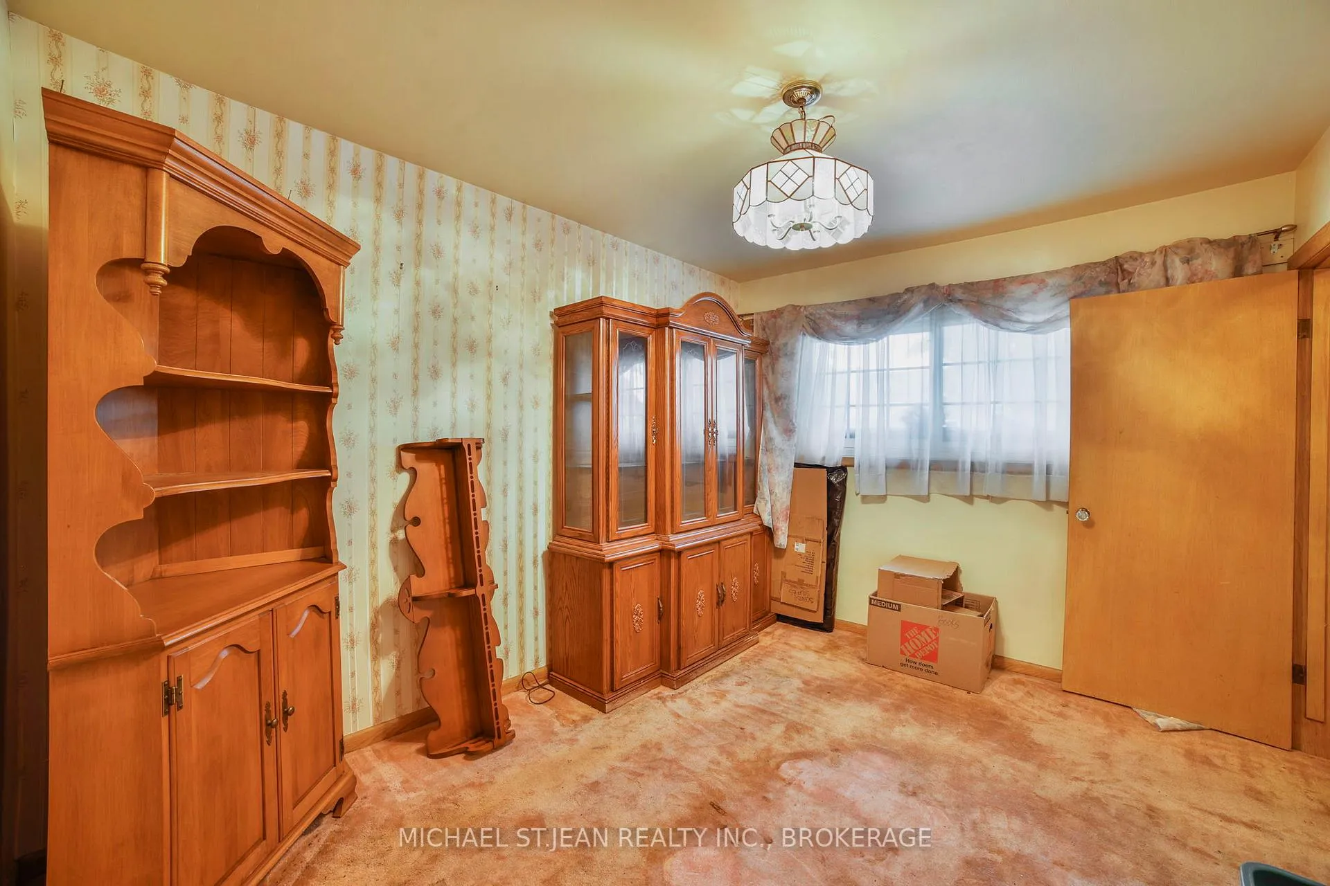 Photo 16 of 46 Hardale Crescent, Hamilton, Huntington — HOMEH