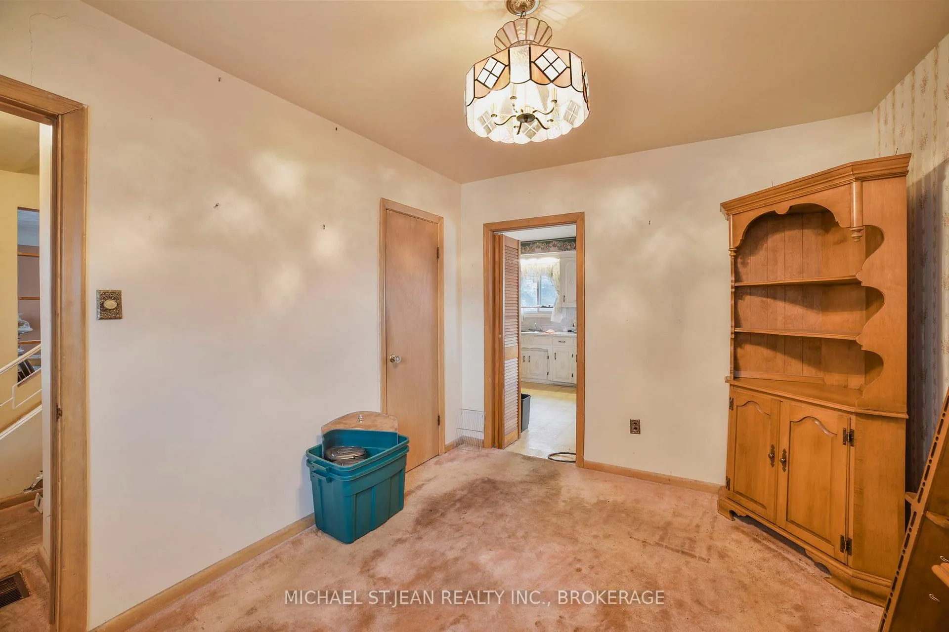 Photo 17 of 46 Hardale Crescent, Hamilton, Huntington — HOMEH