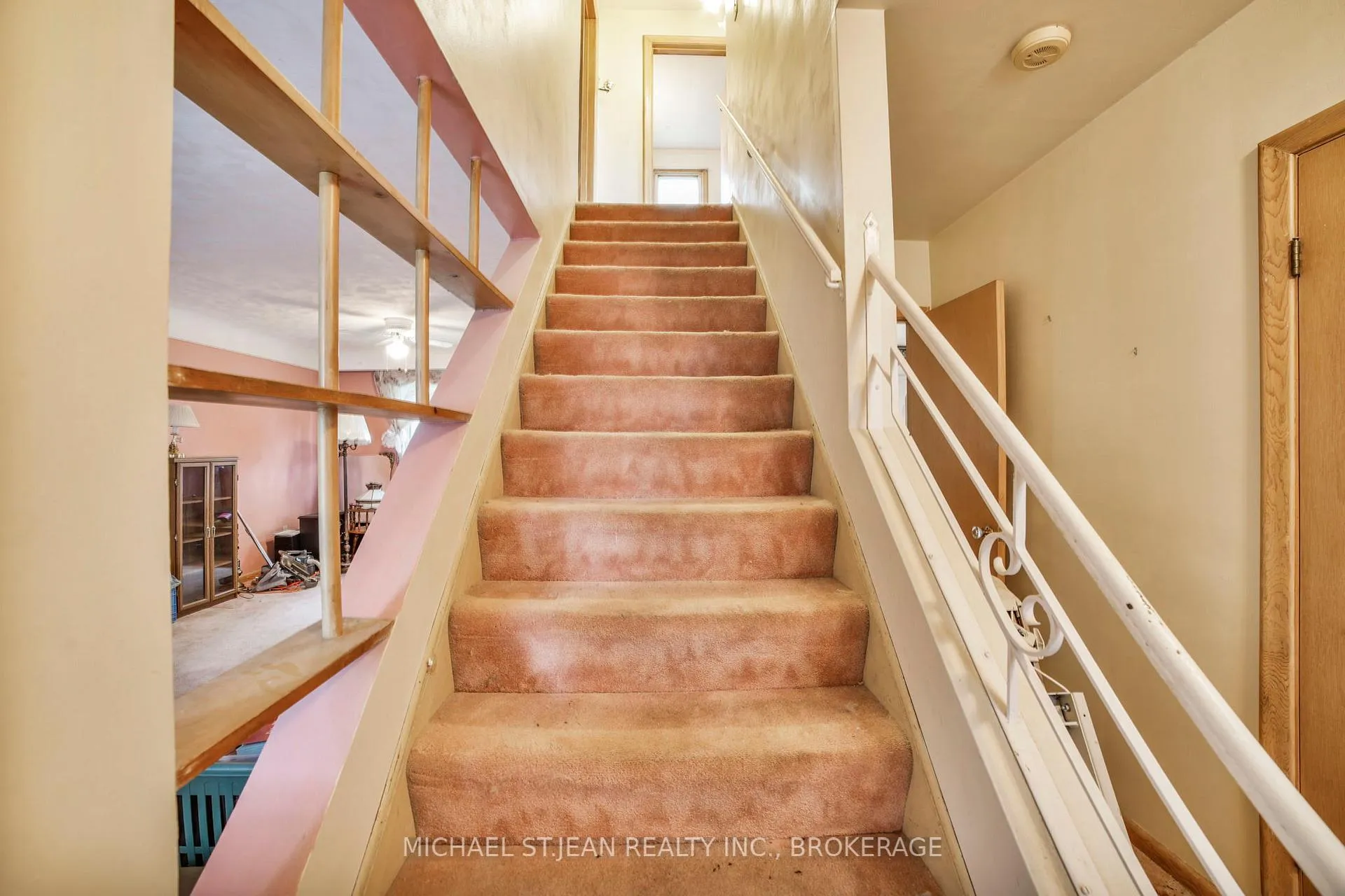 Photo 18 of 46 Hardale Crescent, Hamilton, Huntington — HOMEH