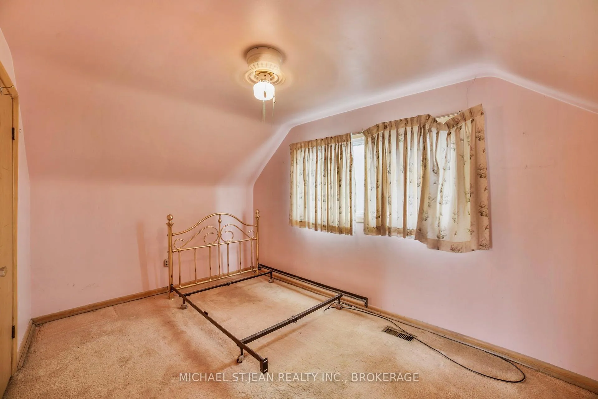 Photo 19 of 46 Hardale Crescent, Hamilton, Huntington — HOMEH
