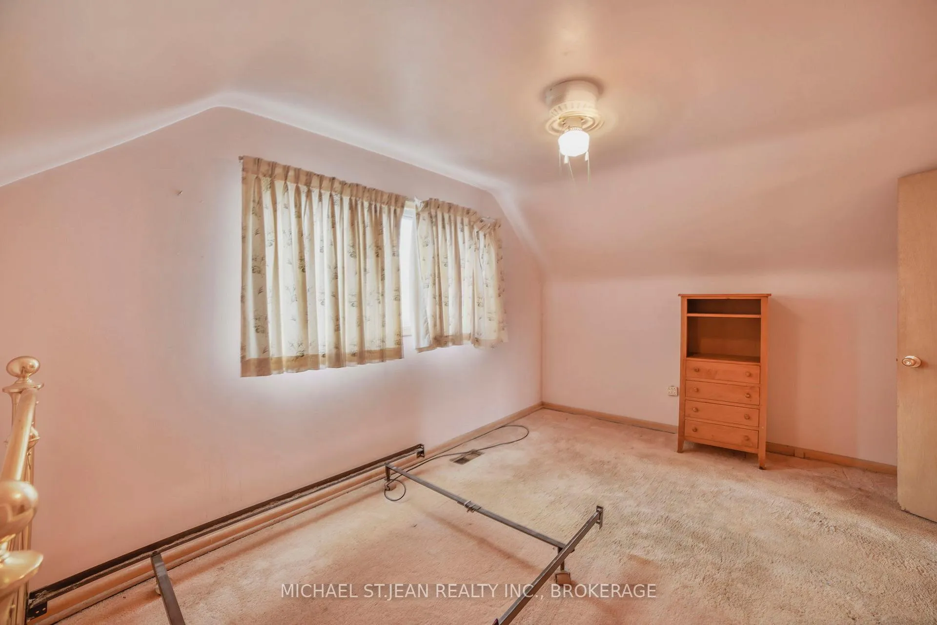 Photo 20 of 46 Hardale Crescent, Hamilton, Huntington — HOMEH