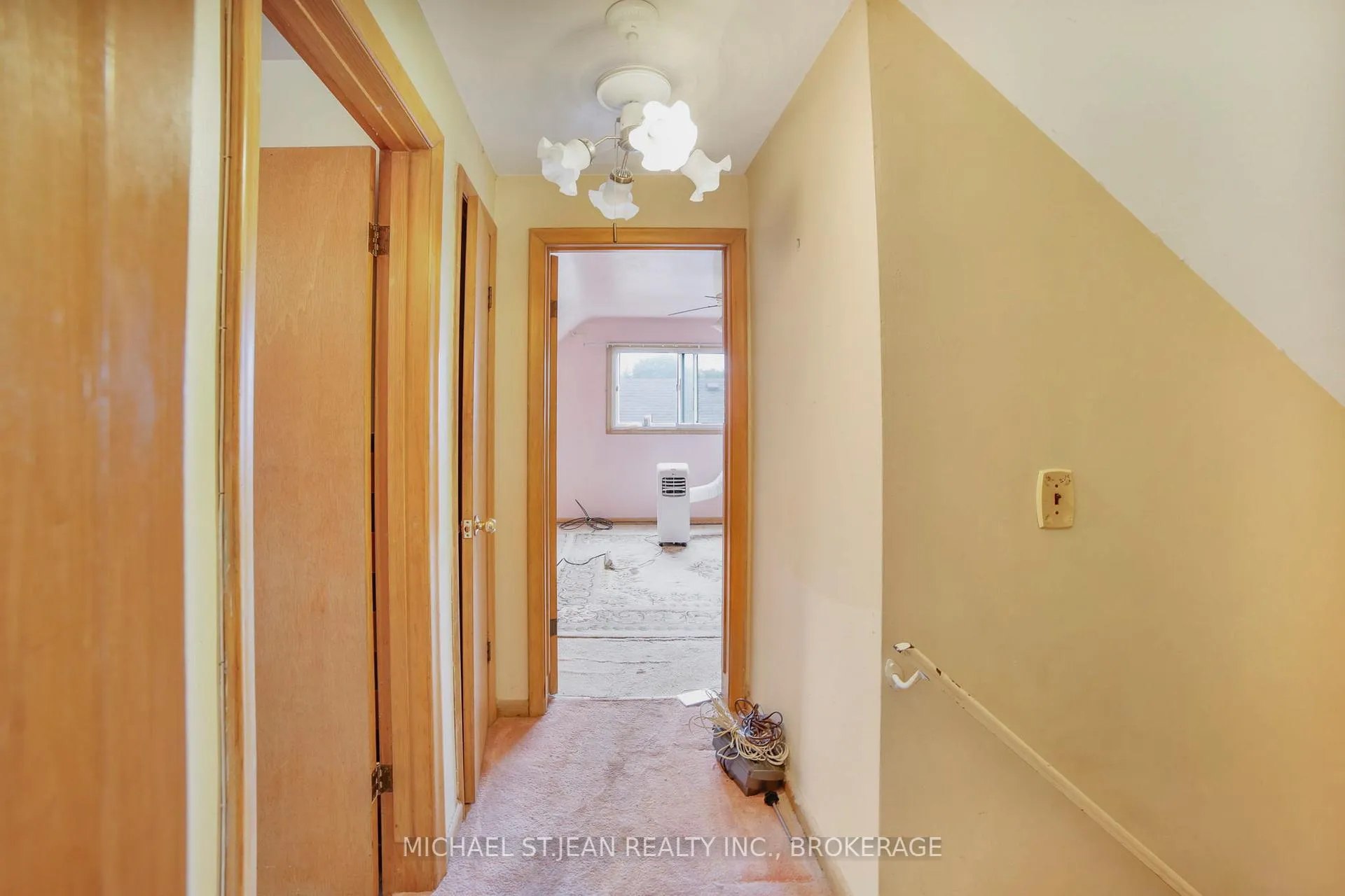 Photo 21 of 46 Hardale Crescent, Hamilton, Huntington — HOMEH