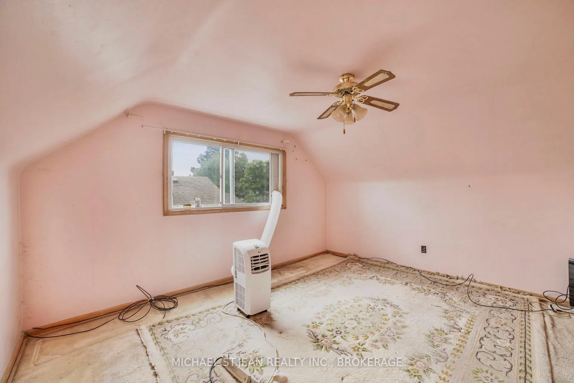 Photo 22 of 46 Hardale Crescent, Hamilton, Huntington — HOMEH