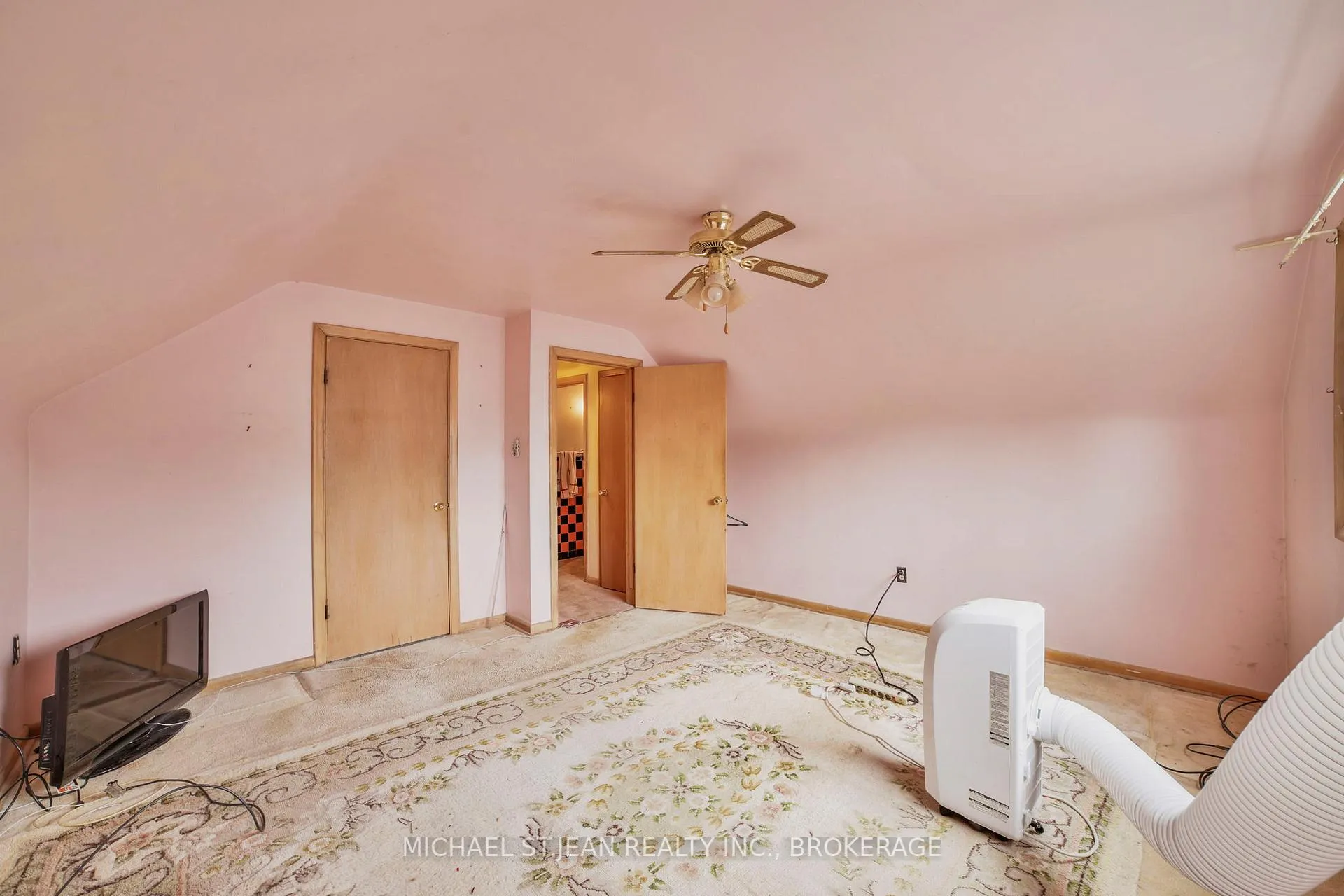 Photo 23 of 46 Hardale Crescent, Hamilton, Huntington — HOMEH