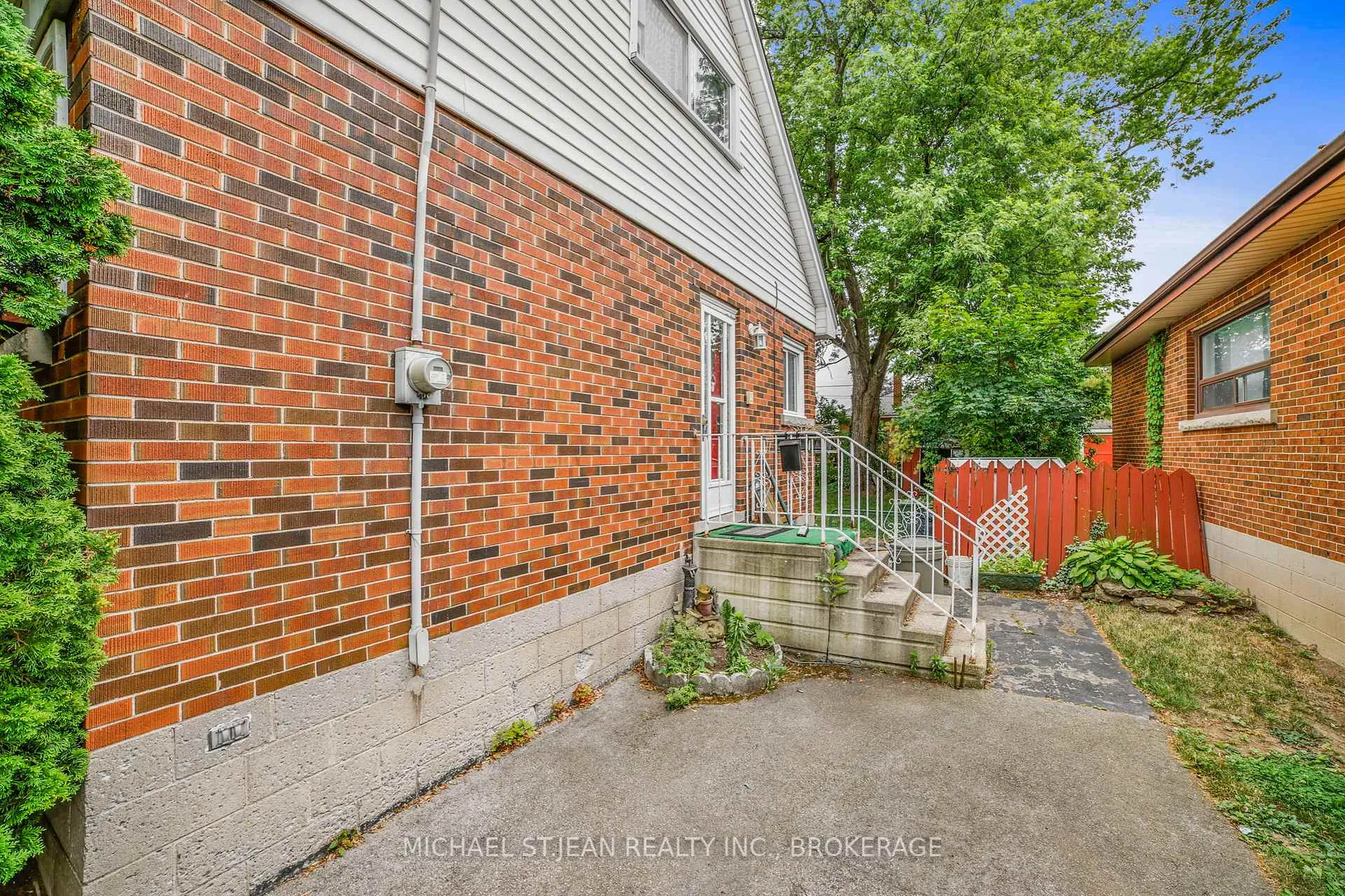 Photo 29 of 46 Hardale Crescent, Hamilton, Huntington — HOMEH