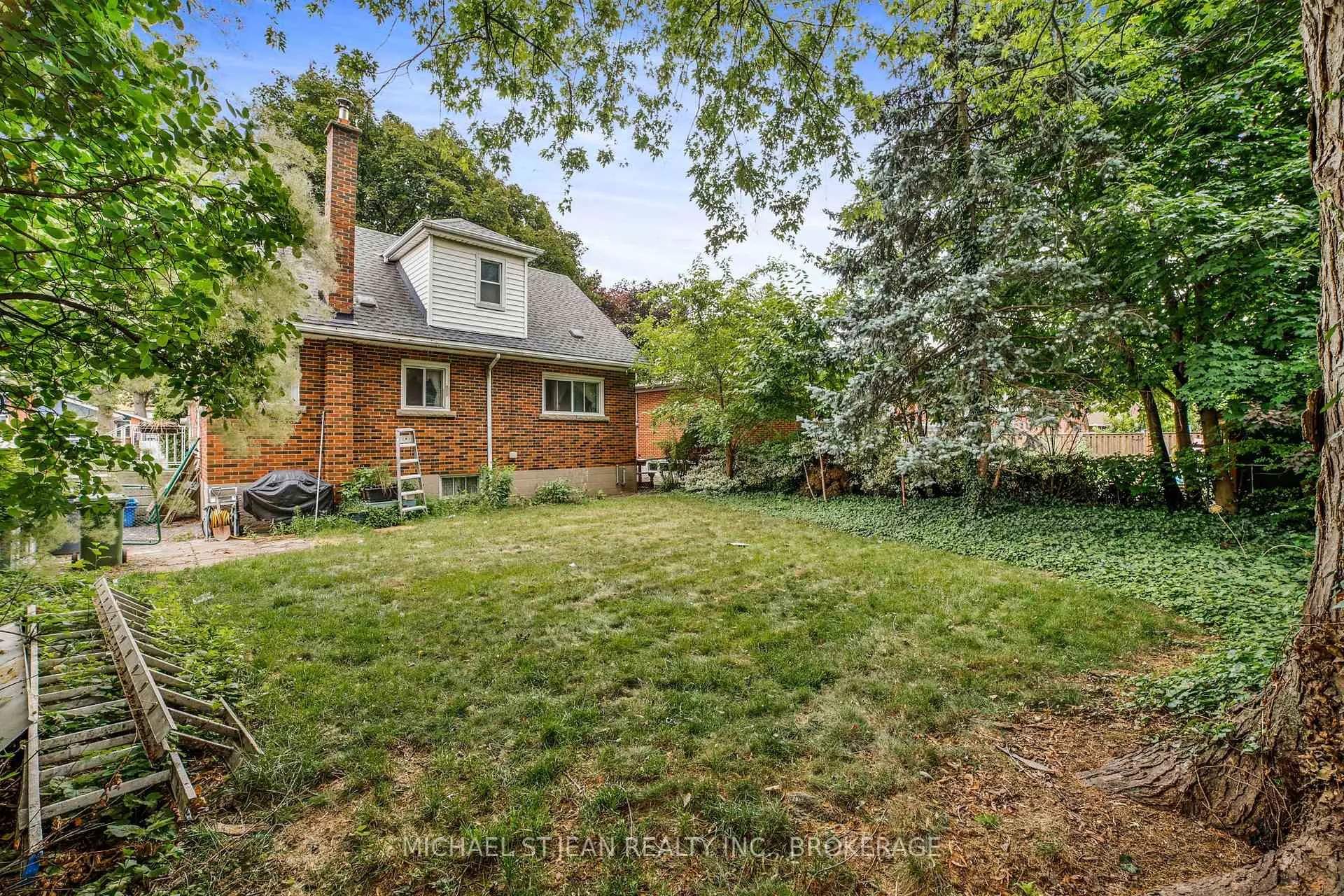 Photo 32 of 46 Hardale Crescent, Hamilton, Huntington — HOMEH