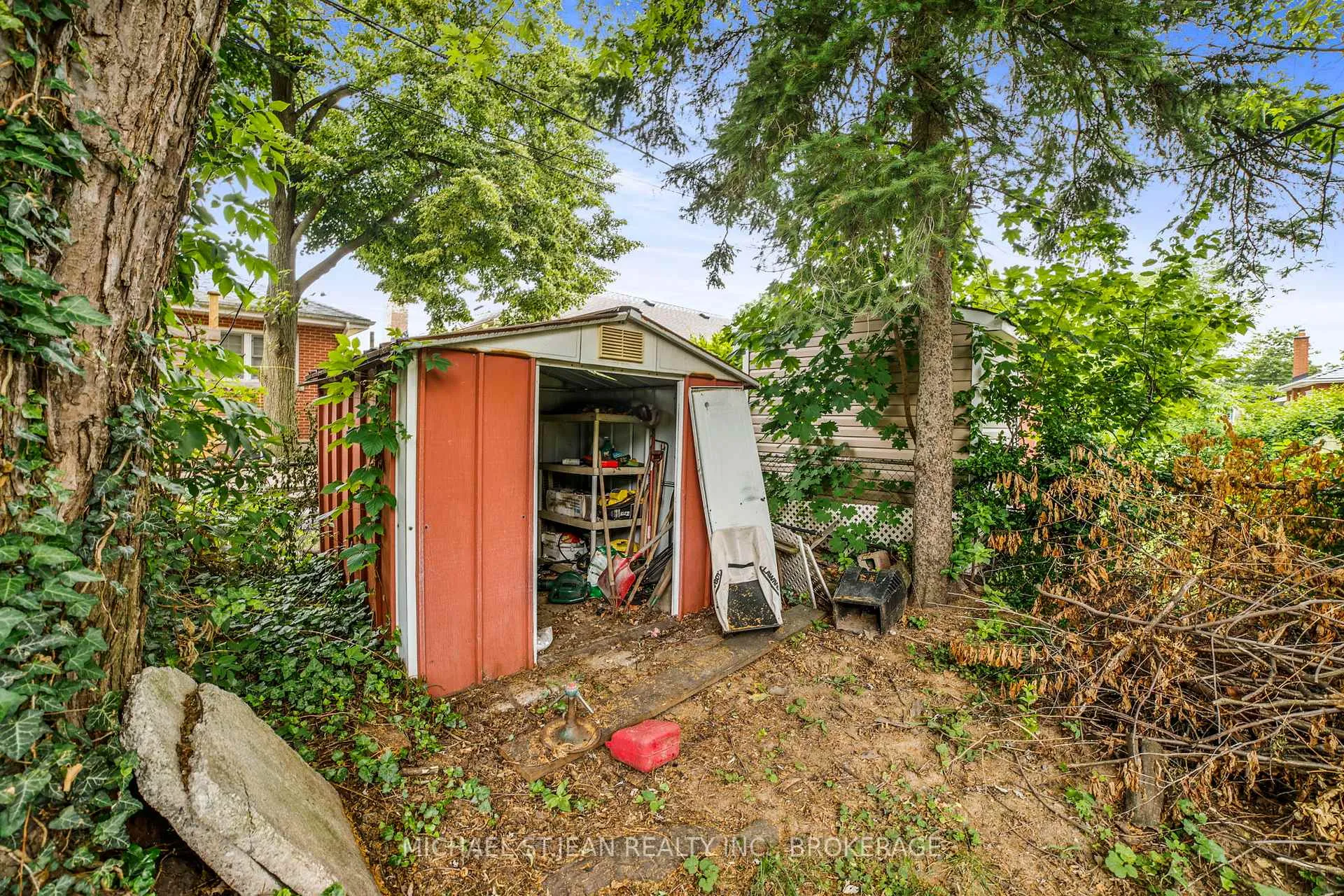 Photo 33 of 46 Hardale Crescent, Hamilton, Huntington — HOMEH