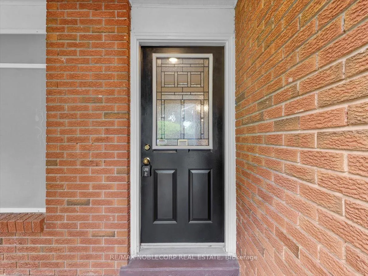 Photo 2 of 175 Toronto Street, Barrie, Queen's Park — HOMEH