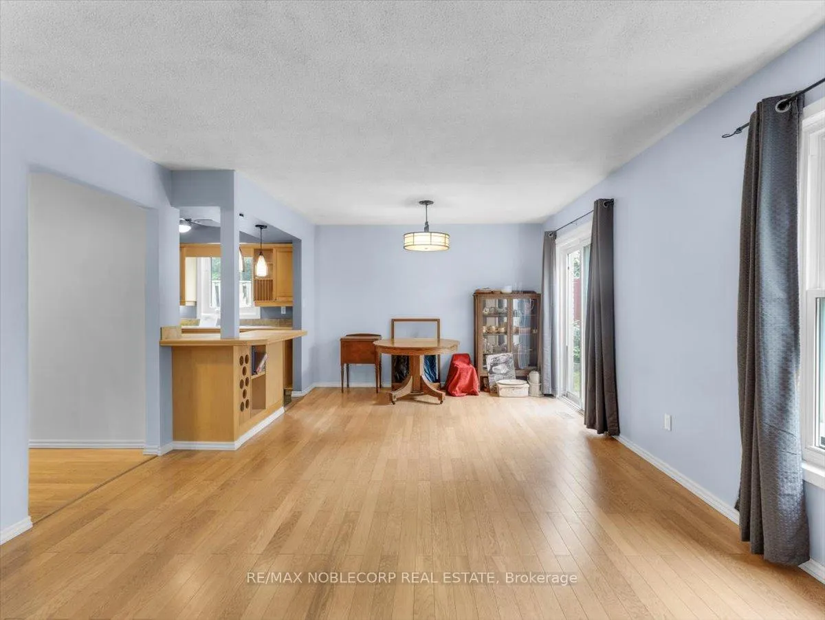 Photo 7 of 175 Toronto Street, Barrie, Queen's Park — HOMEH