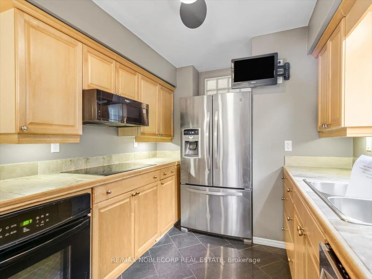 Photo 10 of 175 Toronto Street, Barrie, Queen's Park — HOMEH