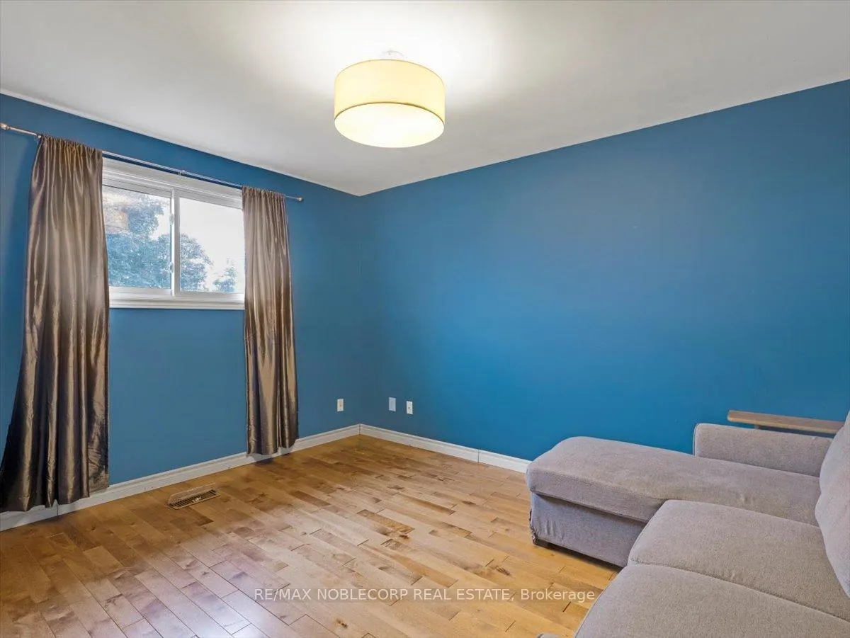 Photo 13 of 175 Toronto Street, Barrie, Queen's Park — HOMEH