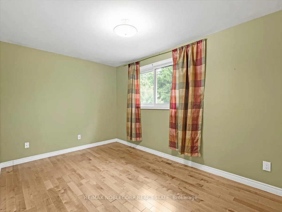 Photo 16 of 175 Toronto Street, Barrie, Queen's Park — HOMEH