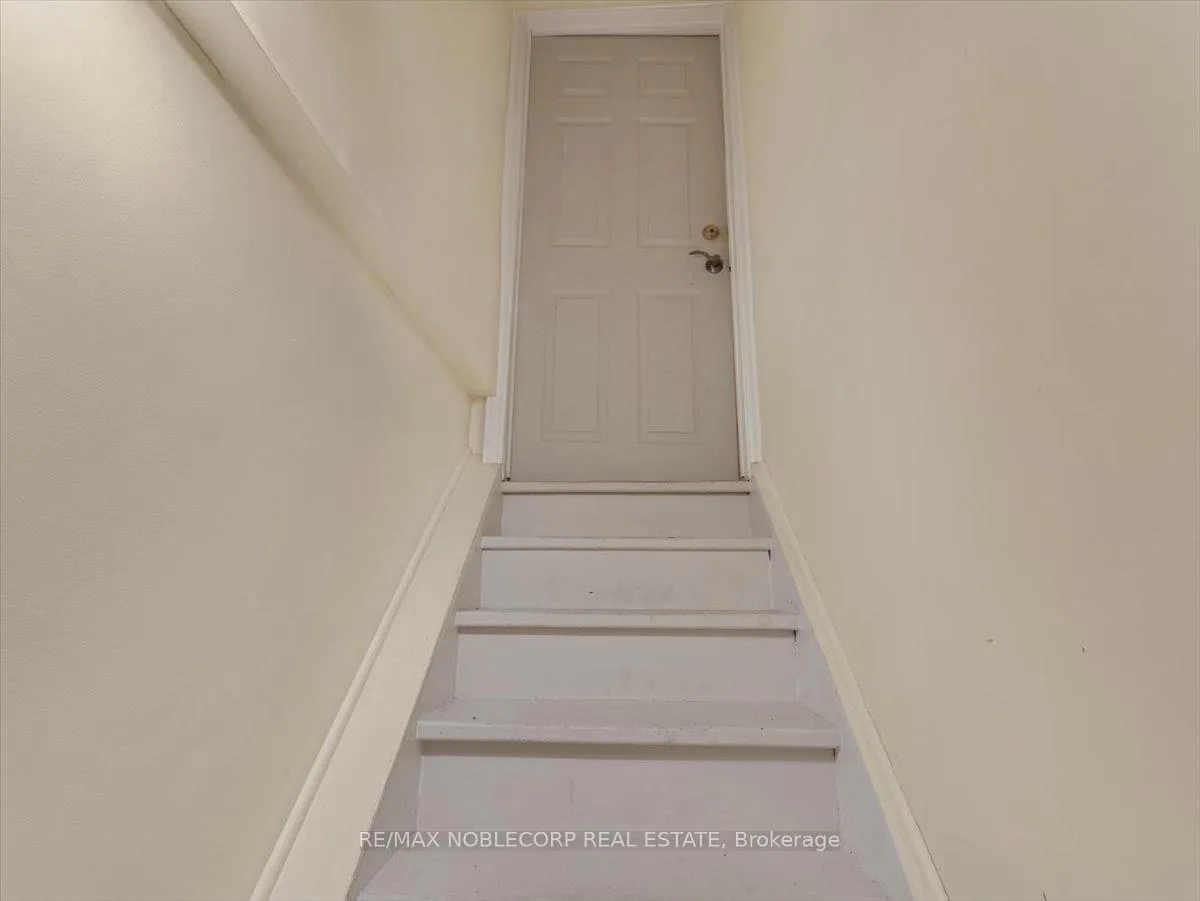 Photo 19 of 175 Toronto Street, Barrie, Queen's Park — HOMEH