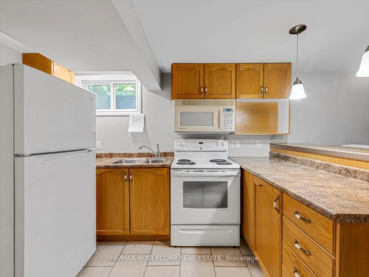 Photo 21 of 175 Toronto Street, Barrie, Queen's Park — HOMEH