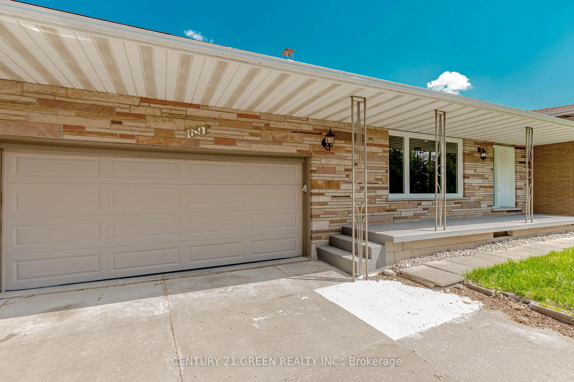 Photo 2 of 1691 Glancaster Road, Hamilton, Mount Hope — HOMEH