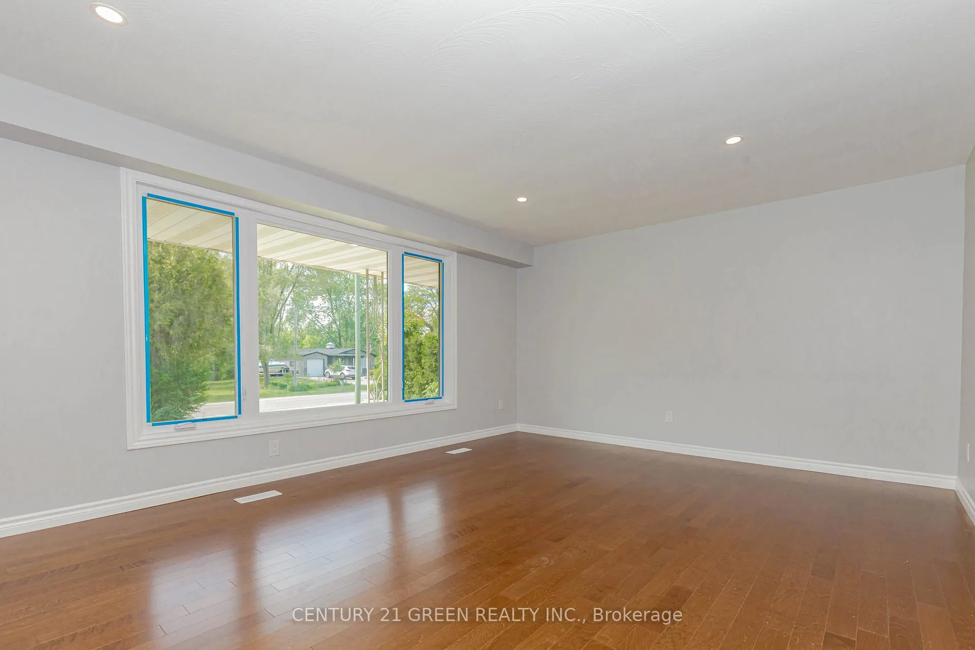 Photo 4 of 1691 Glancaster Road, Hamilton, Mount Hope — HOMEH
