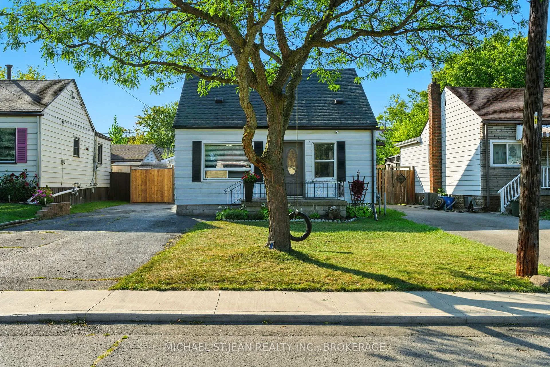 Photo 2 of 347 Weir Street N, Hamilton, Homeside — HOMEH