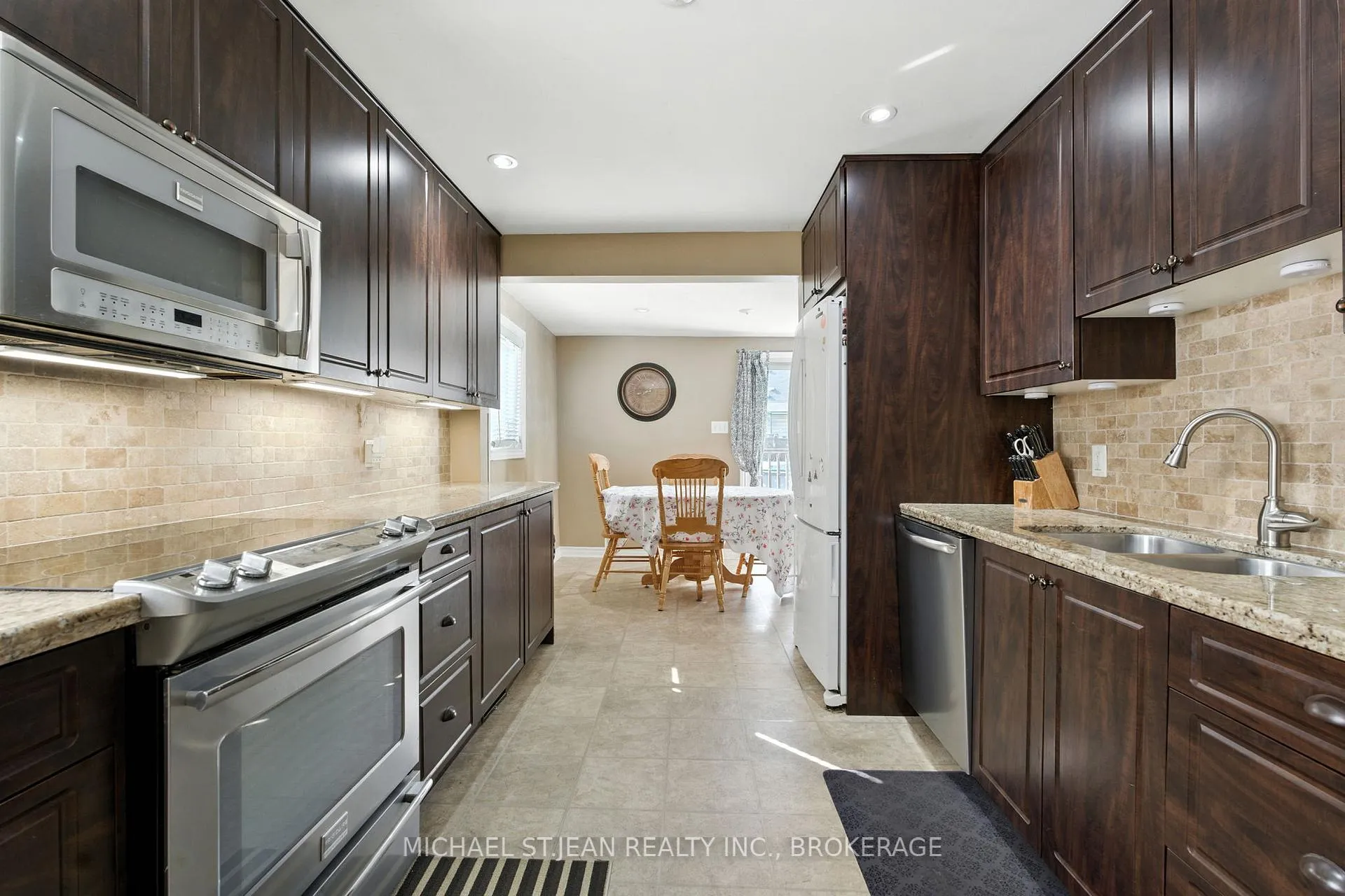 Photo 13 of 347 Weir Street N, Hamilton, Homeside — HOMEH