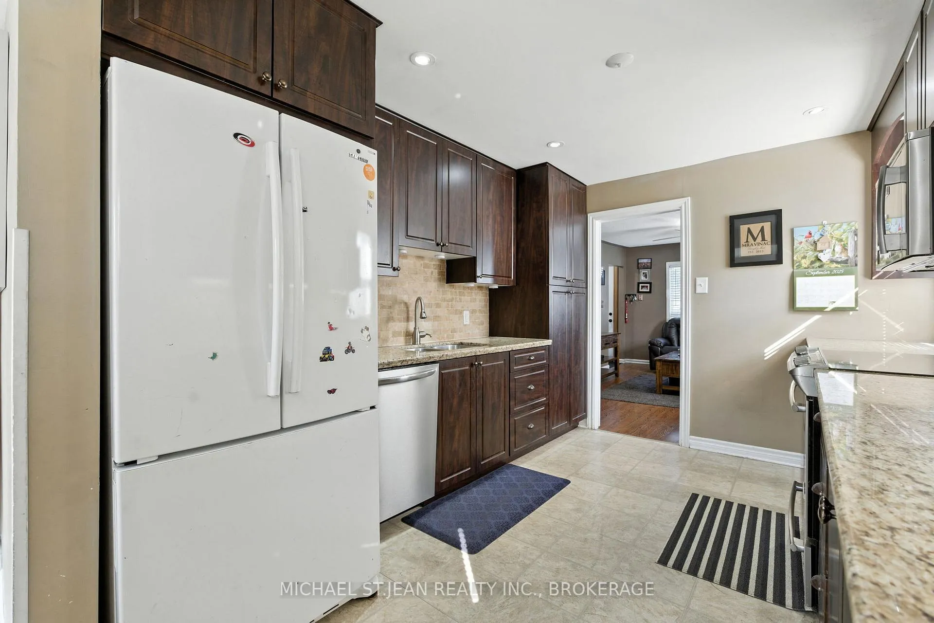 Photo 15 of 347 Weir Street N, Hamilton, Homeside — HOMEH