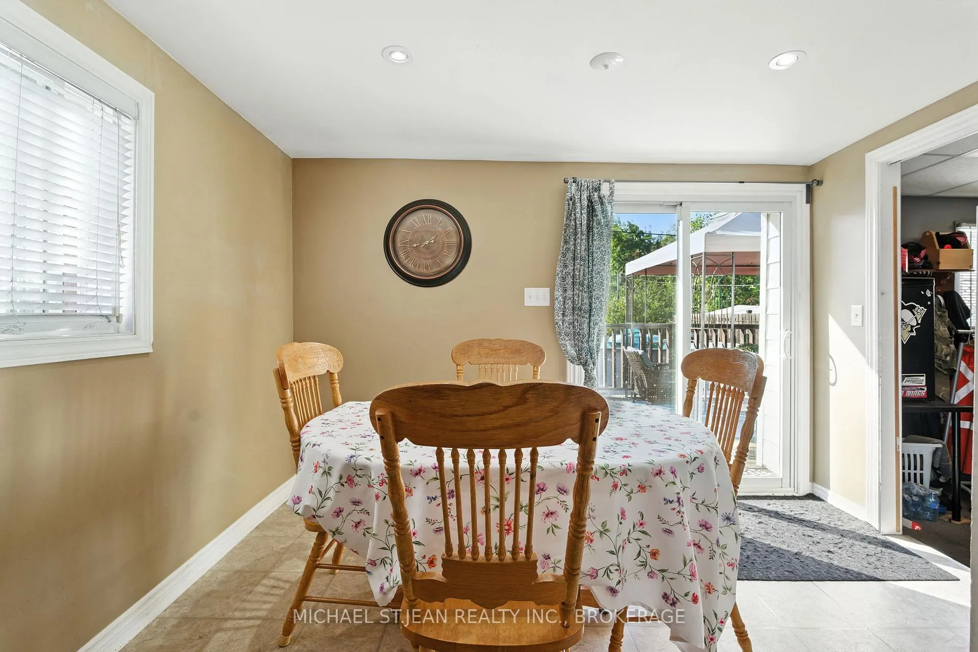 Photo 17 of 347 Weir Street N, Hamilton, Homeside — HOMEH