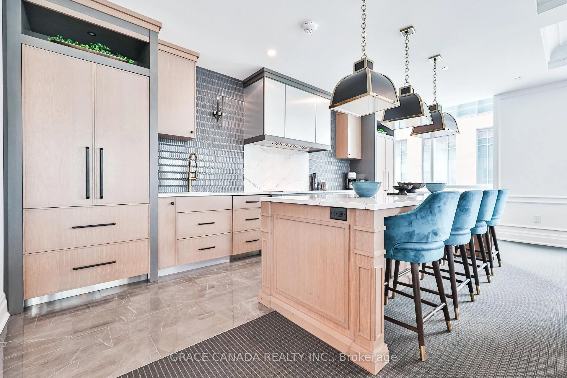 Photo 10 of Unit 704, 2060 Lakeshore Road, Burlington, Brant — HOMEH