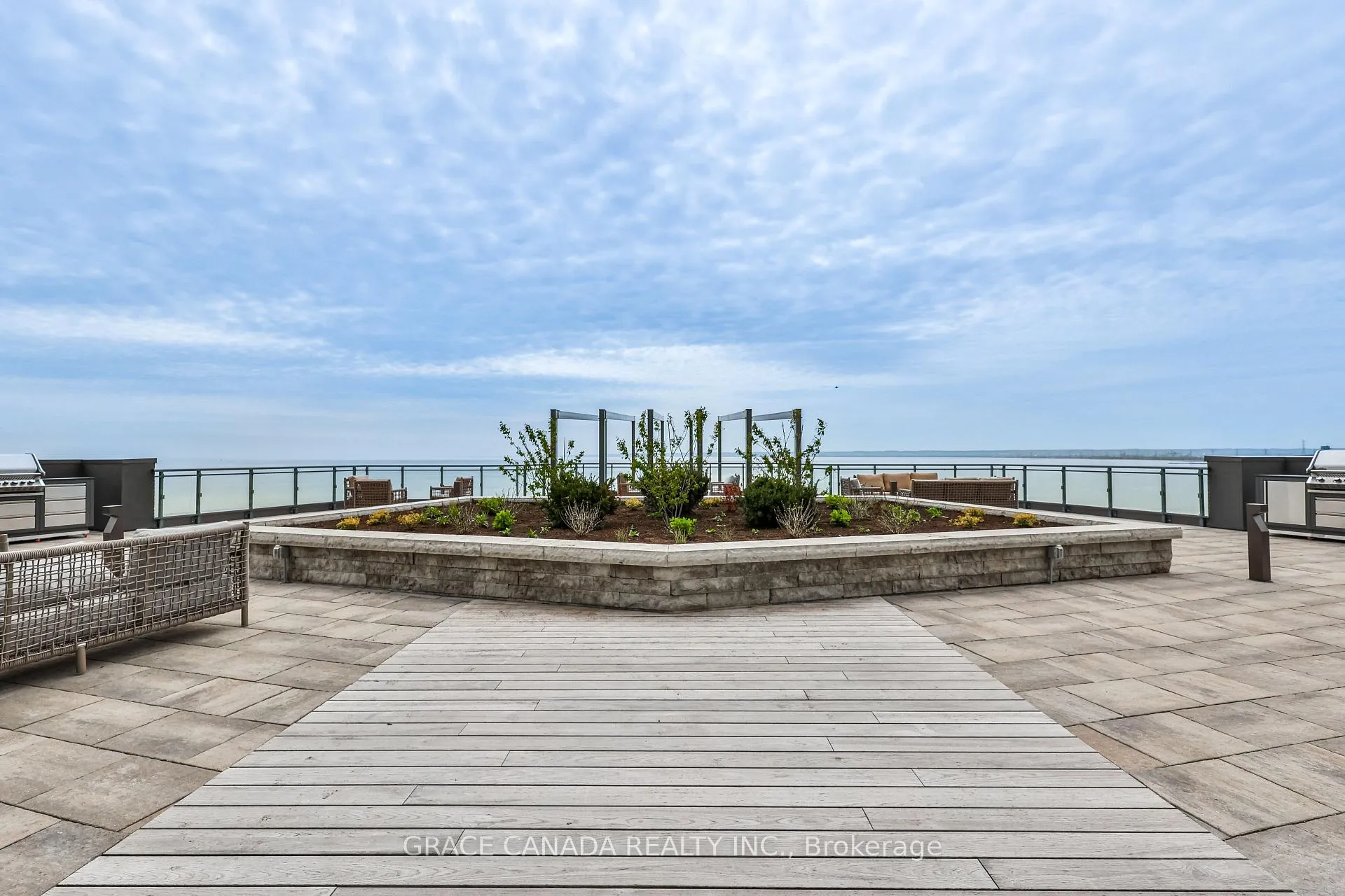 Photo 13 of Unit 704, 2060 Lakeshore Road, Burlington, Brant — HOMEH