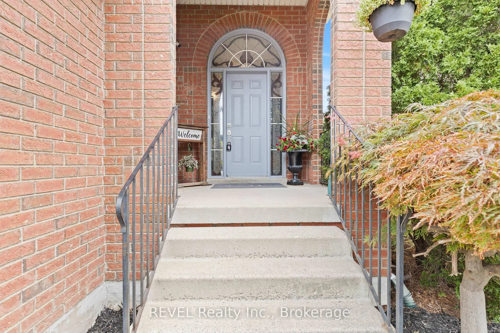 Photo 4 of 59 Segwun Road, Hamilton, Waterdown — HOMEH