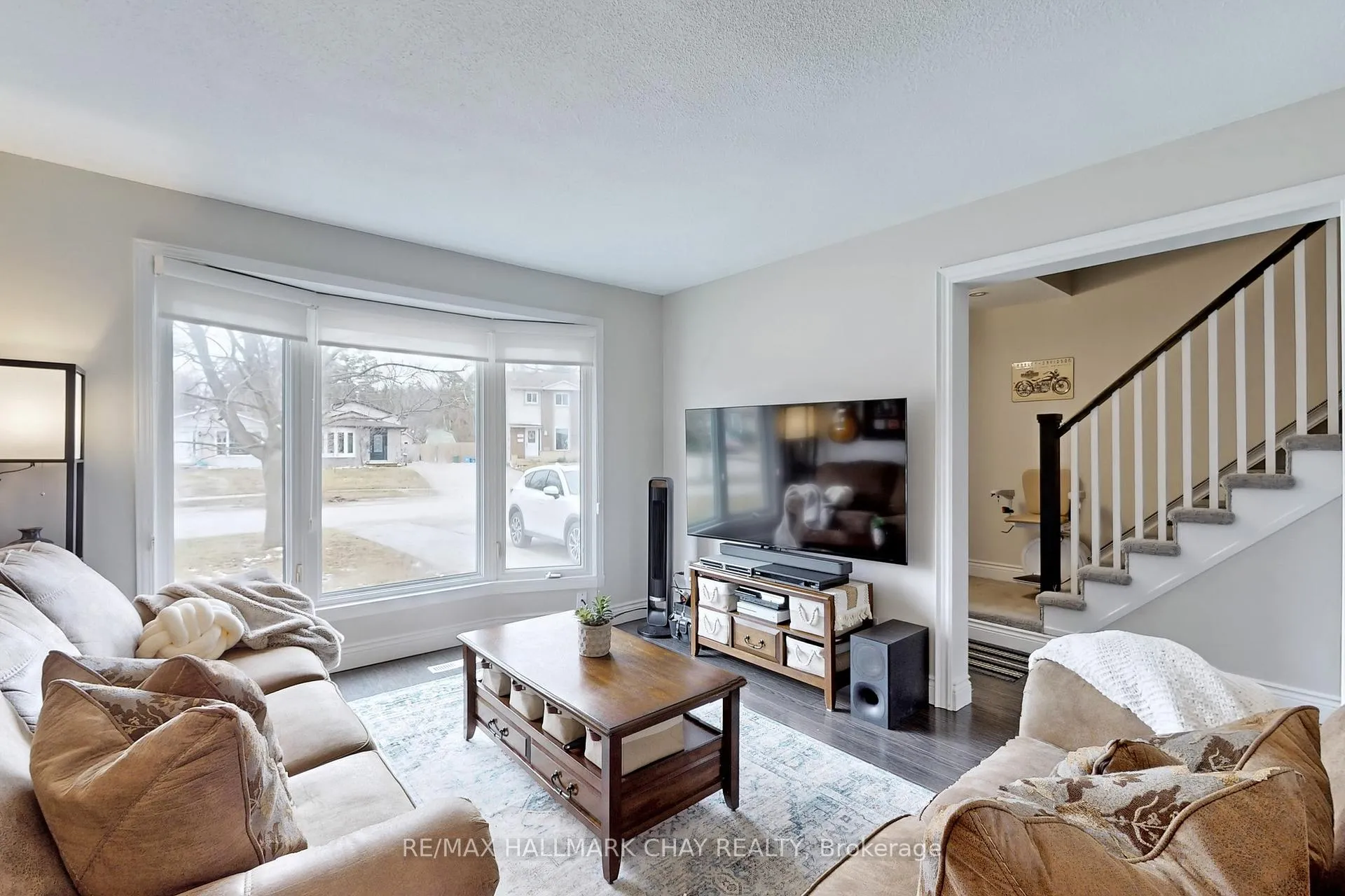 Photo 5 of 42 Janice Drive, Barrie, Sunnidale — HOMEH
