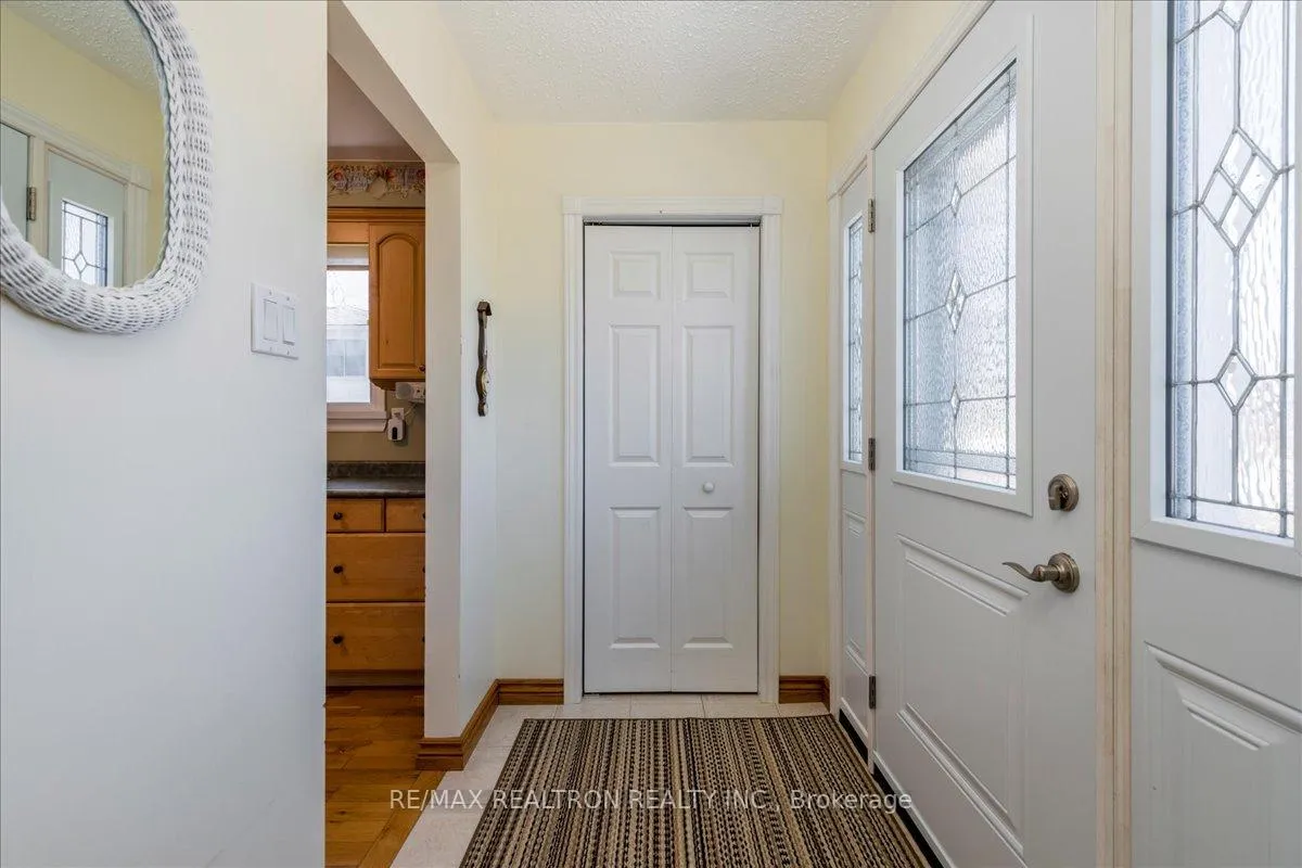 Photo 2 of 1001 Howard Street, Midland — HOMEH