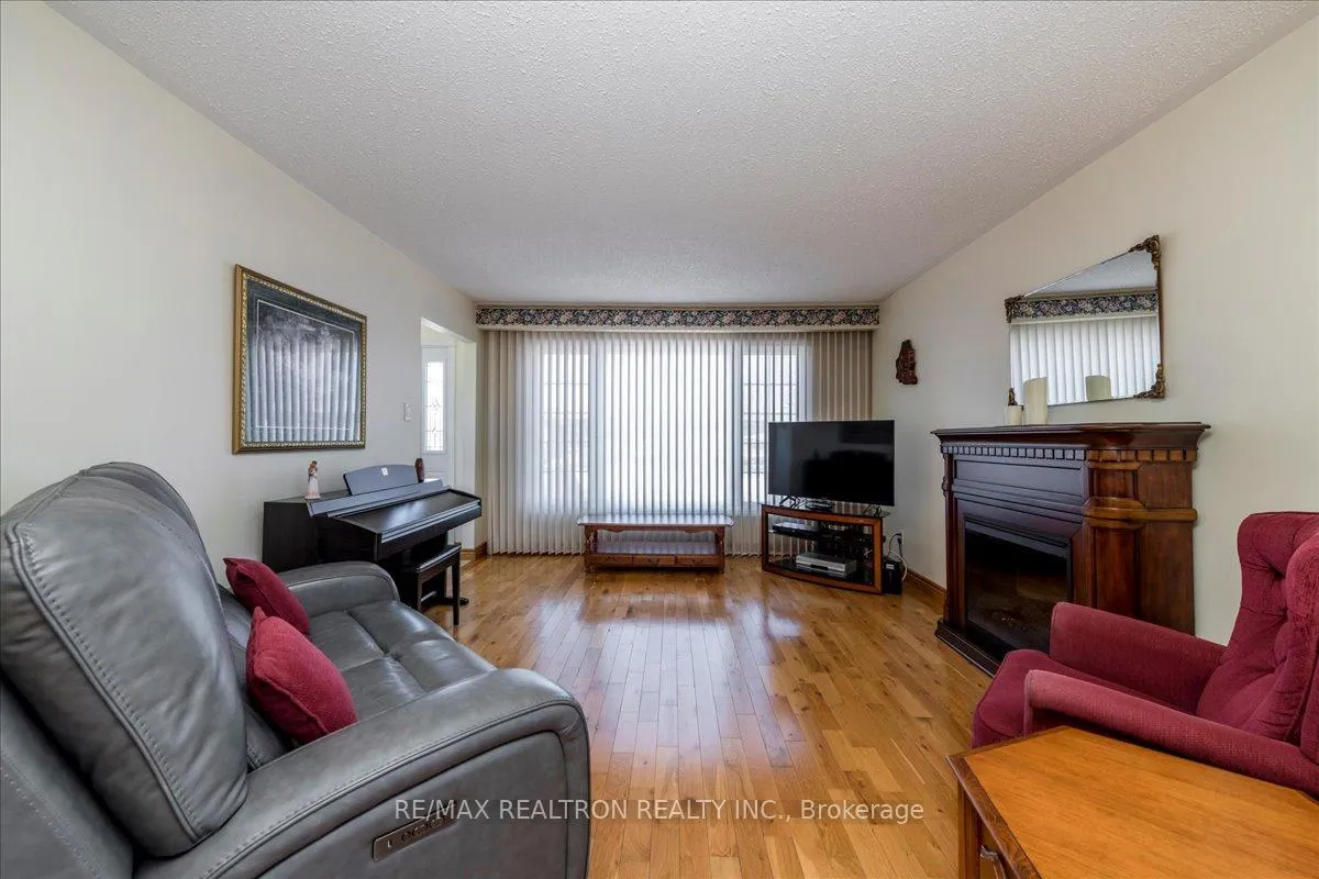 Photo 4 of 1001 Howard Street, Midland — HOMEH