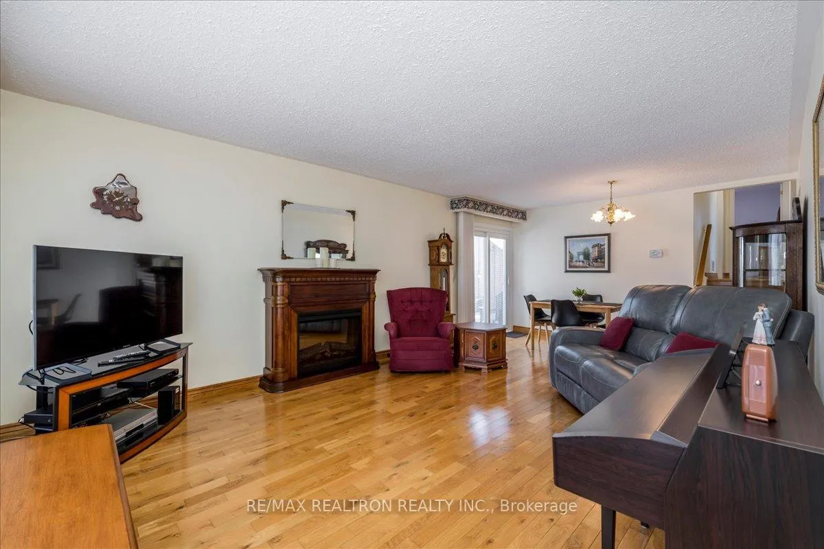 Photo 5 of 1001 Howard Street, Midland — HOMEH