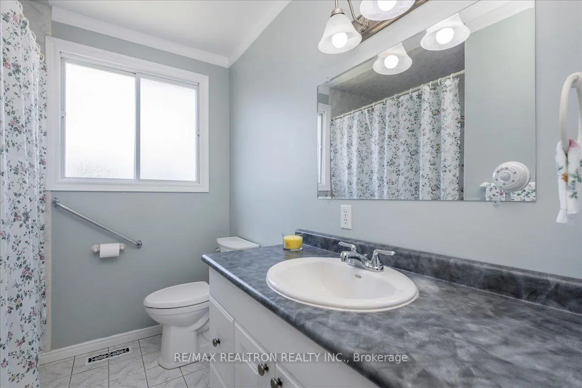 Photo 10 of 1001 Howard Street, Midland — HOMEH