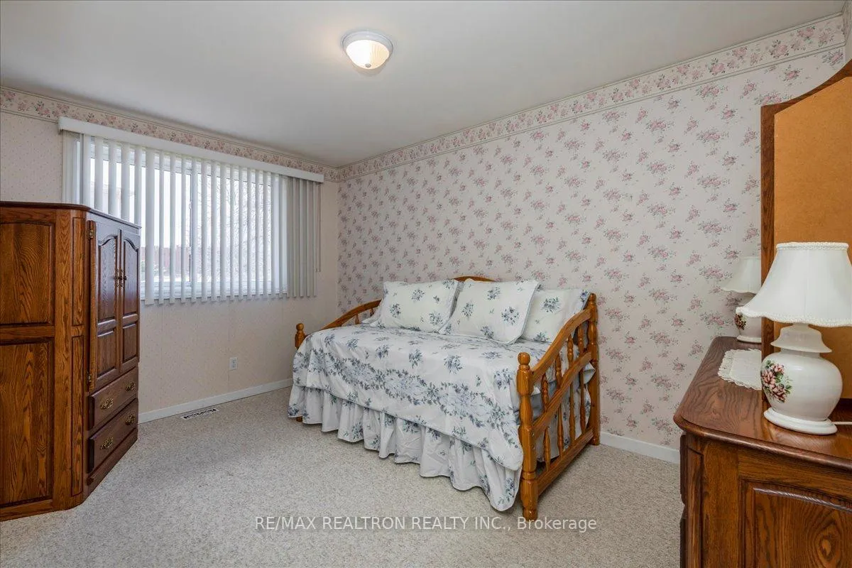 Photo 11 of 1001 Howard Street, Midland — HOMEH