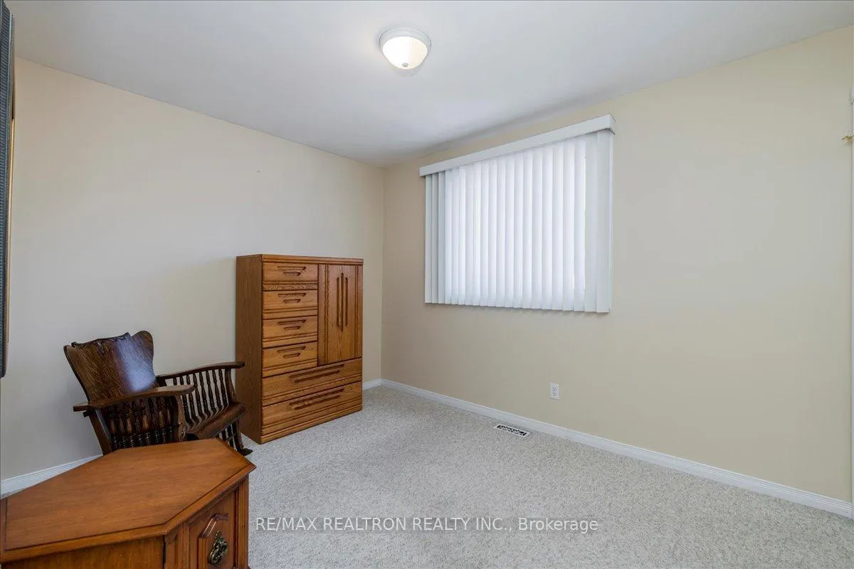 Photo 12 of 1001 Howard Street, Midland — HOMEH