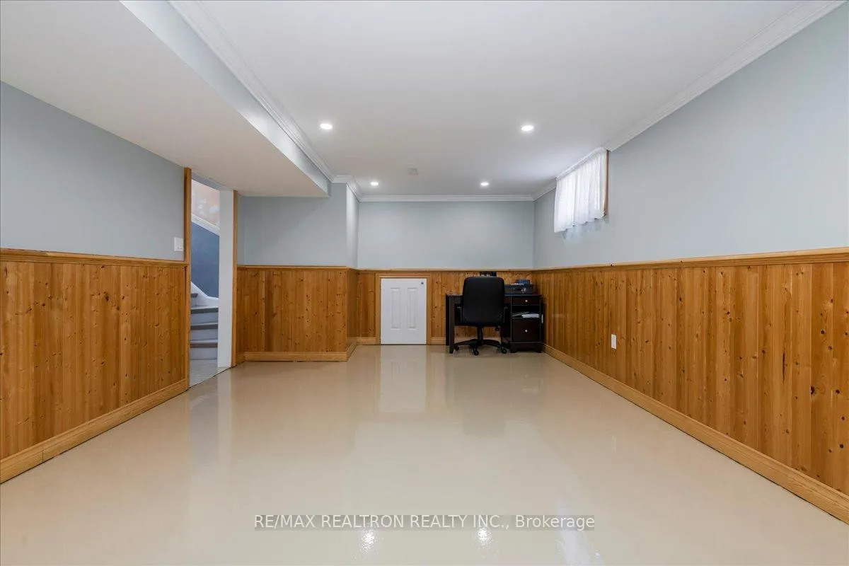 Photo 13 of 1001 Howard Street, Midland — HOMEH