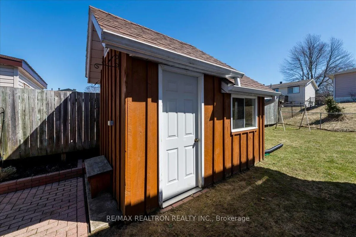 Photo 21 of 1001 Howard Street, Midland — HOMEH