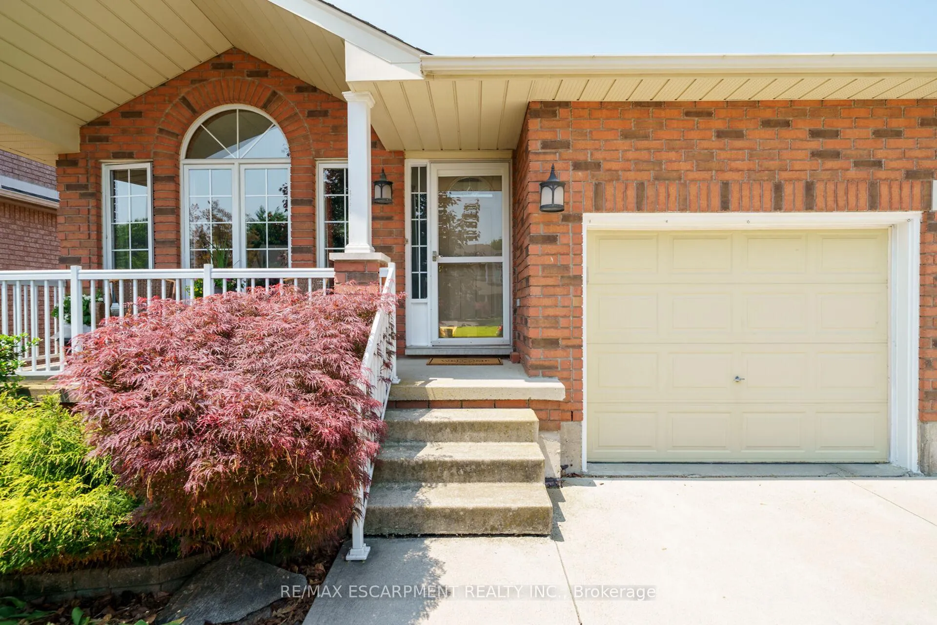 Photo 2 of 212 Alderlea Avenue, Hamilton, Allison — HOMEH