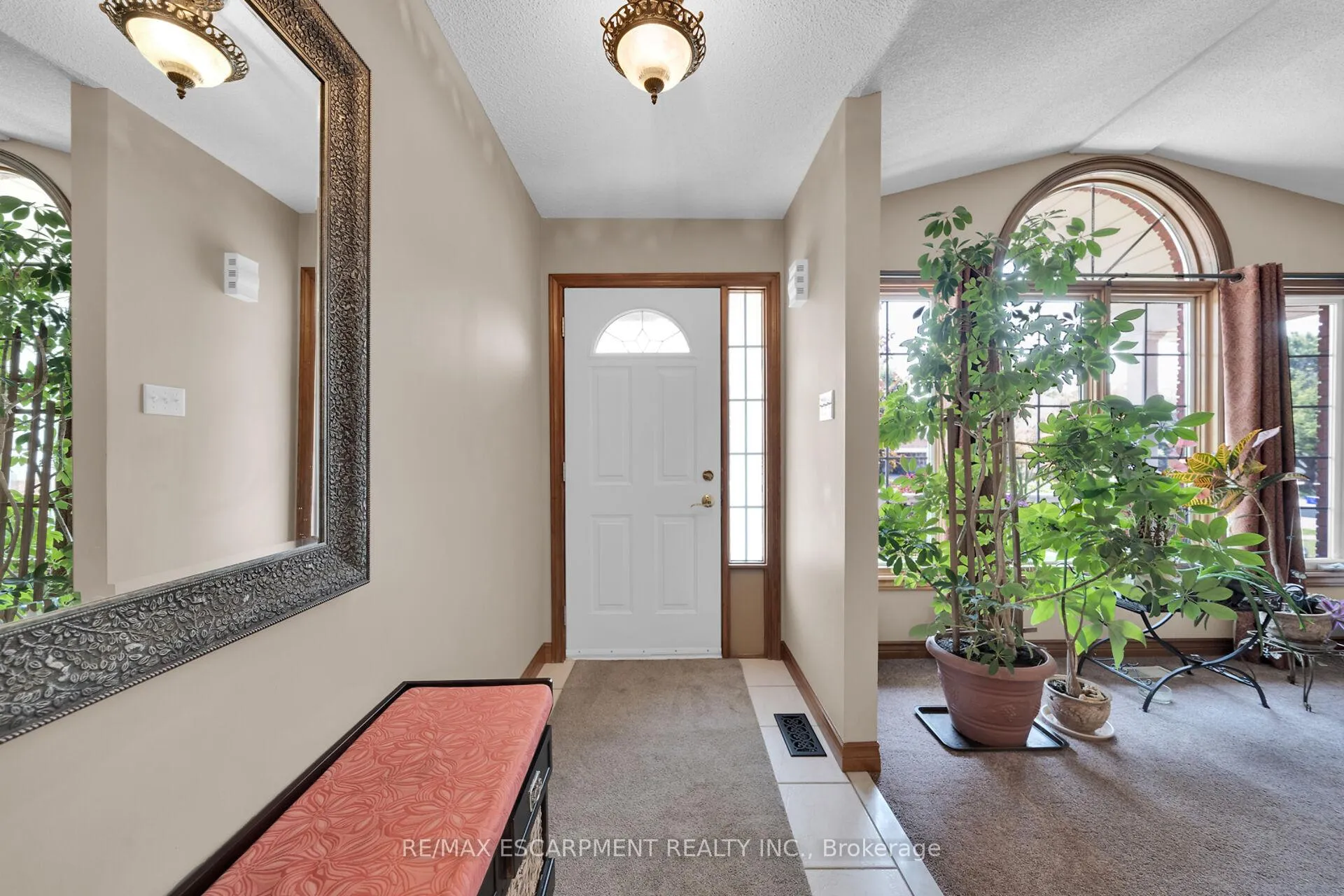 Photo 3 of 212 Alderlea Avenue, Hamilton, Allison — HOMEH