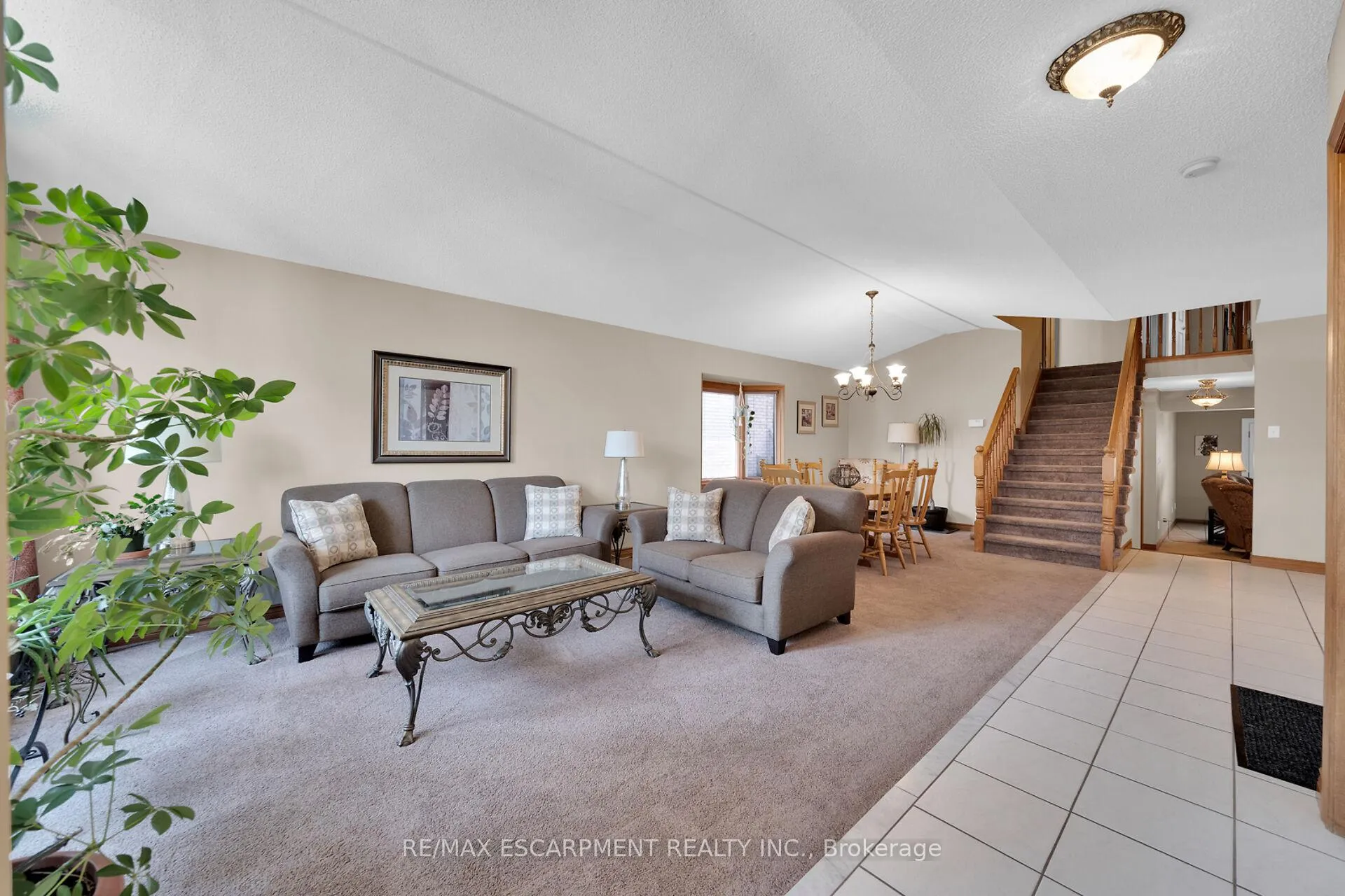 Photo 4 of 212 Alderlea Avenue, Hamilton, Allison — HOMEH
