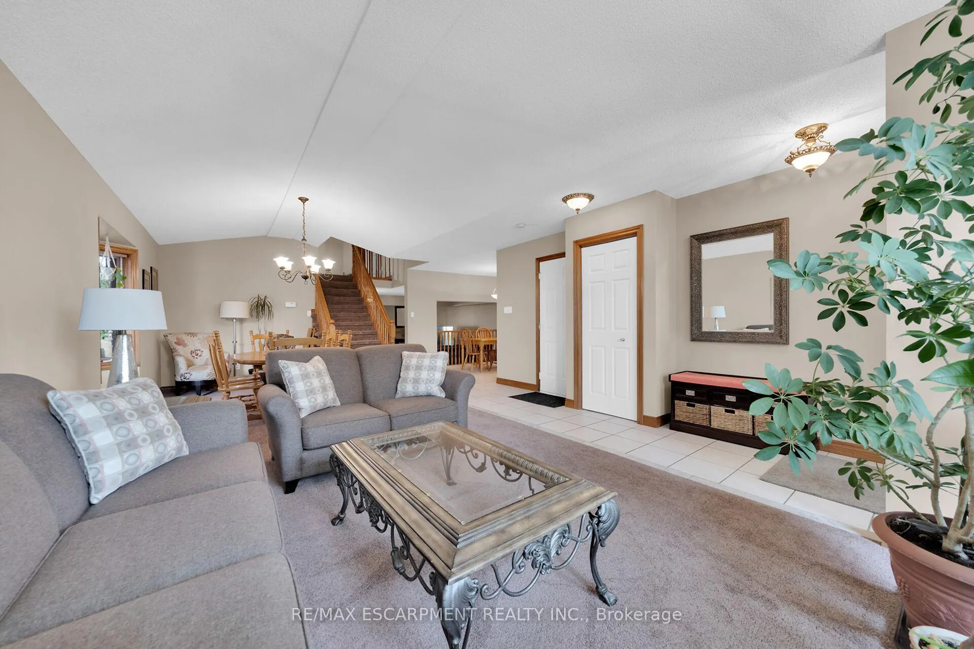 Photo 6 of 212 Alderlea Avenue, Hamilton, Allison — HOMEH