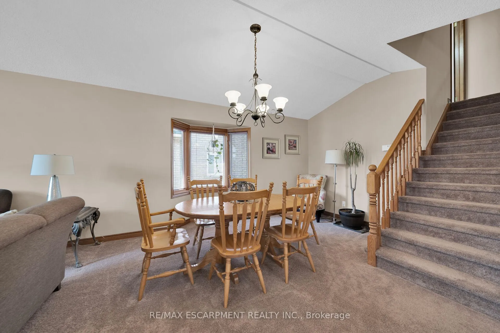Photo 7 of 212 Alderlea Avenue, Hamilton, Allison — HOMEH