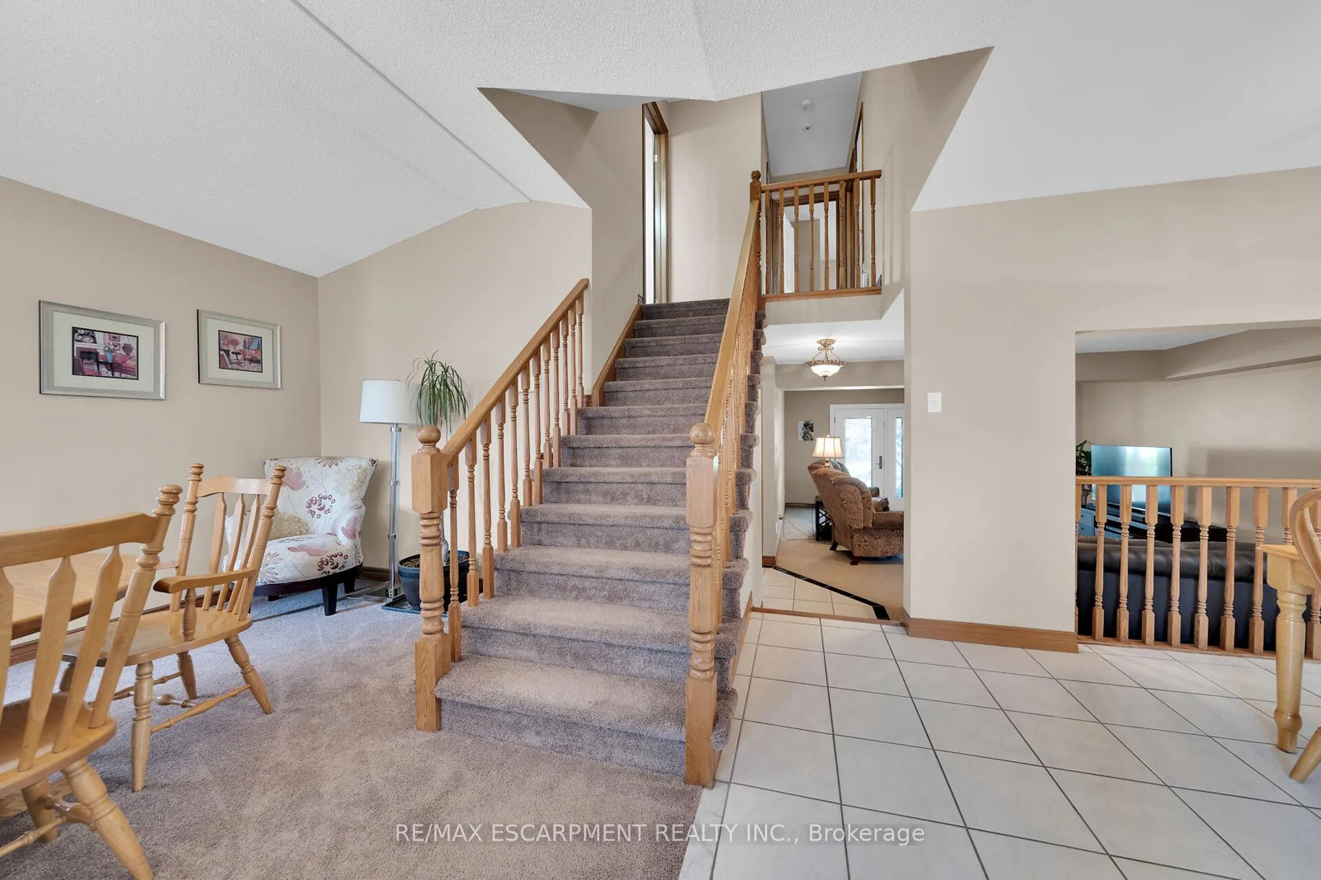 Photo 9 of 212 Alderlea Avenue, Hamilton, Allison — HOMEH