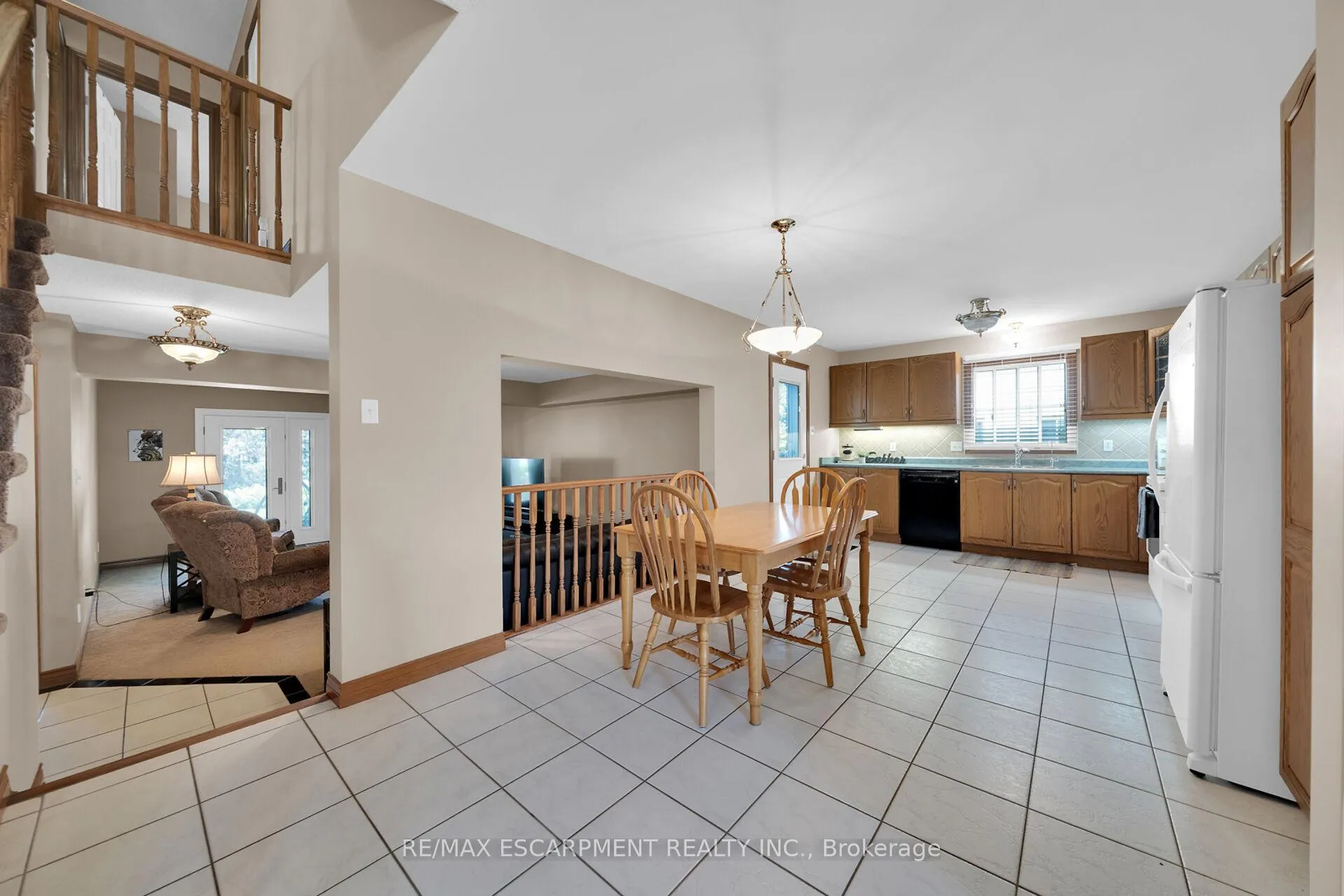 Photo 10 of 212 Alderlea Avenue, Hamilton, Allison — HOMEH