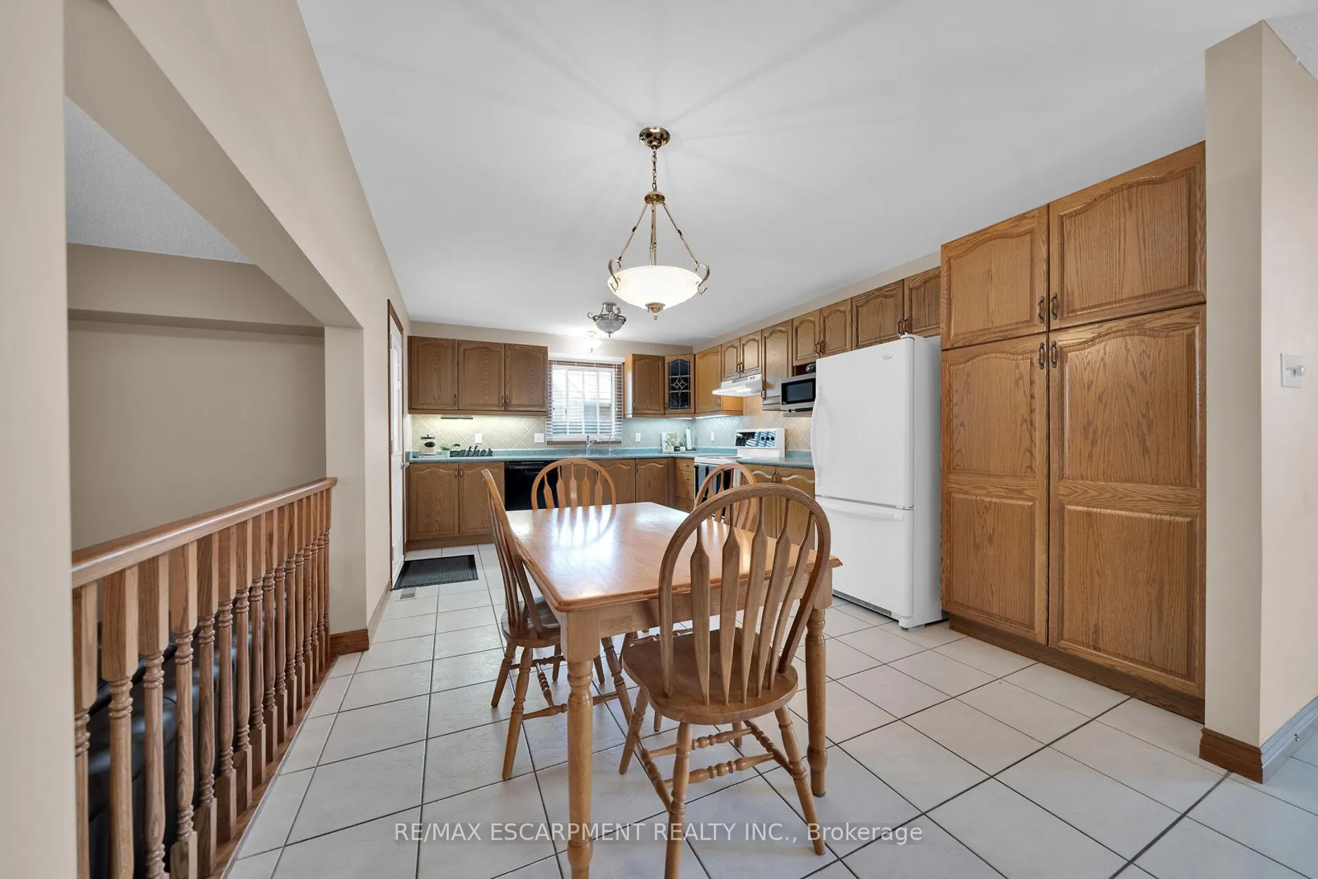 Photo 11 of 212 Alderlea Avenue, Hamilton, Allison — HOMEH