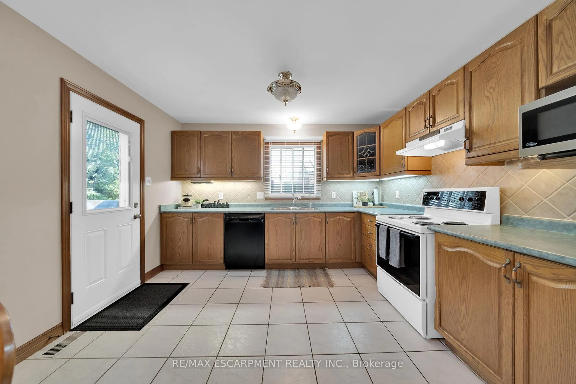 Photo 12 of 212 Alderlea Avenue, Hamilton, Allison — HOMEH