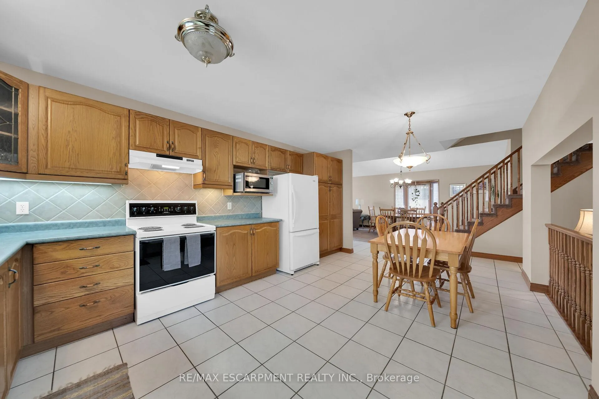 Photo 14 of 212 Alderlea Avenue, Hamilton, Allison — HOMEH