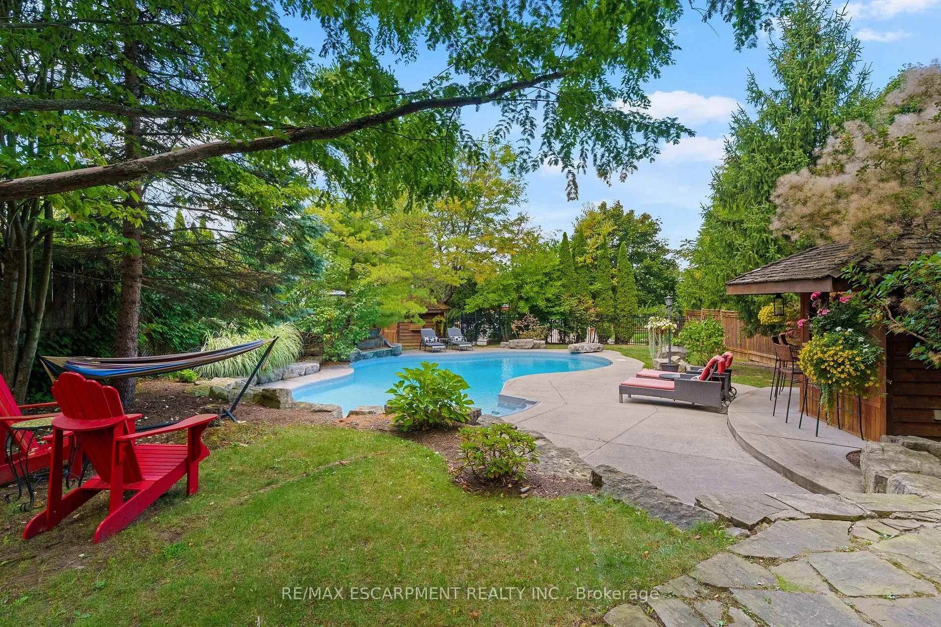 Photo 2 of 3 Maplehurst Ridge, Hamilton, Dundas — HOMEH