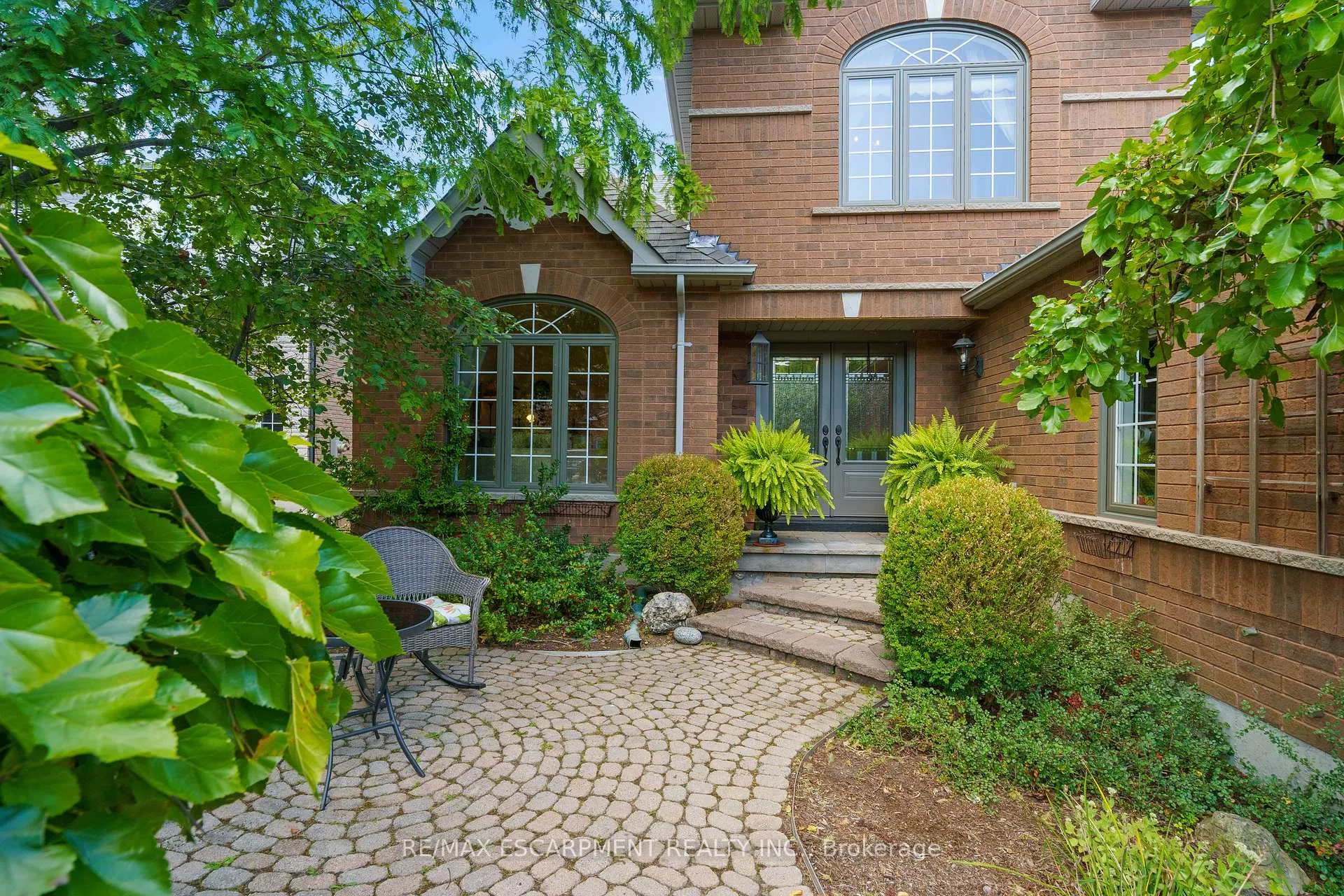Photo 3 of 3 Maplehurst Ridge, Hamilton, Dundas — HOMEH