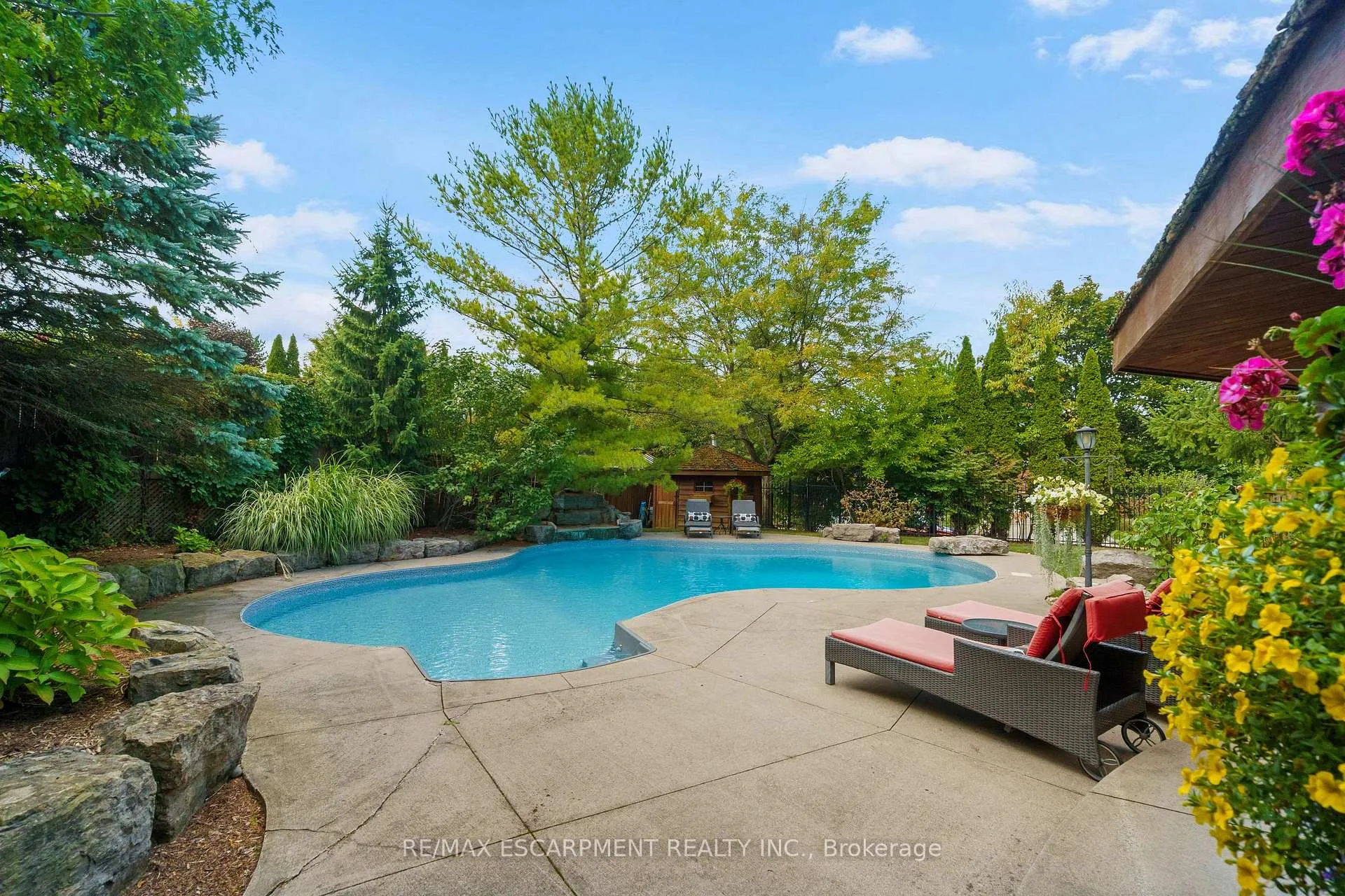 Photo 36 of 3 Maplehurst Ridge, Hamilton, Dundas — HOMEH