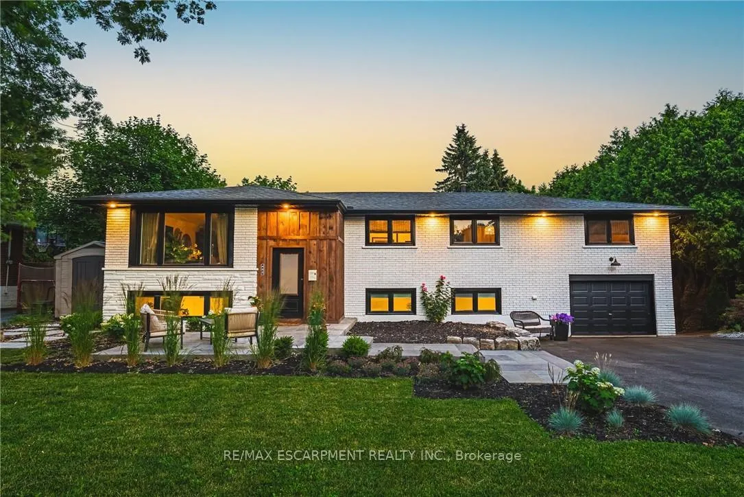Photo 2 of 452 John Frederick Drive, Hamilton, Ancaster — HOMEH